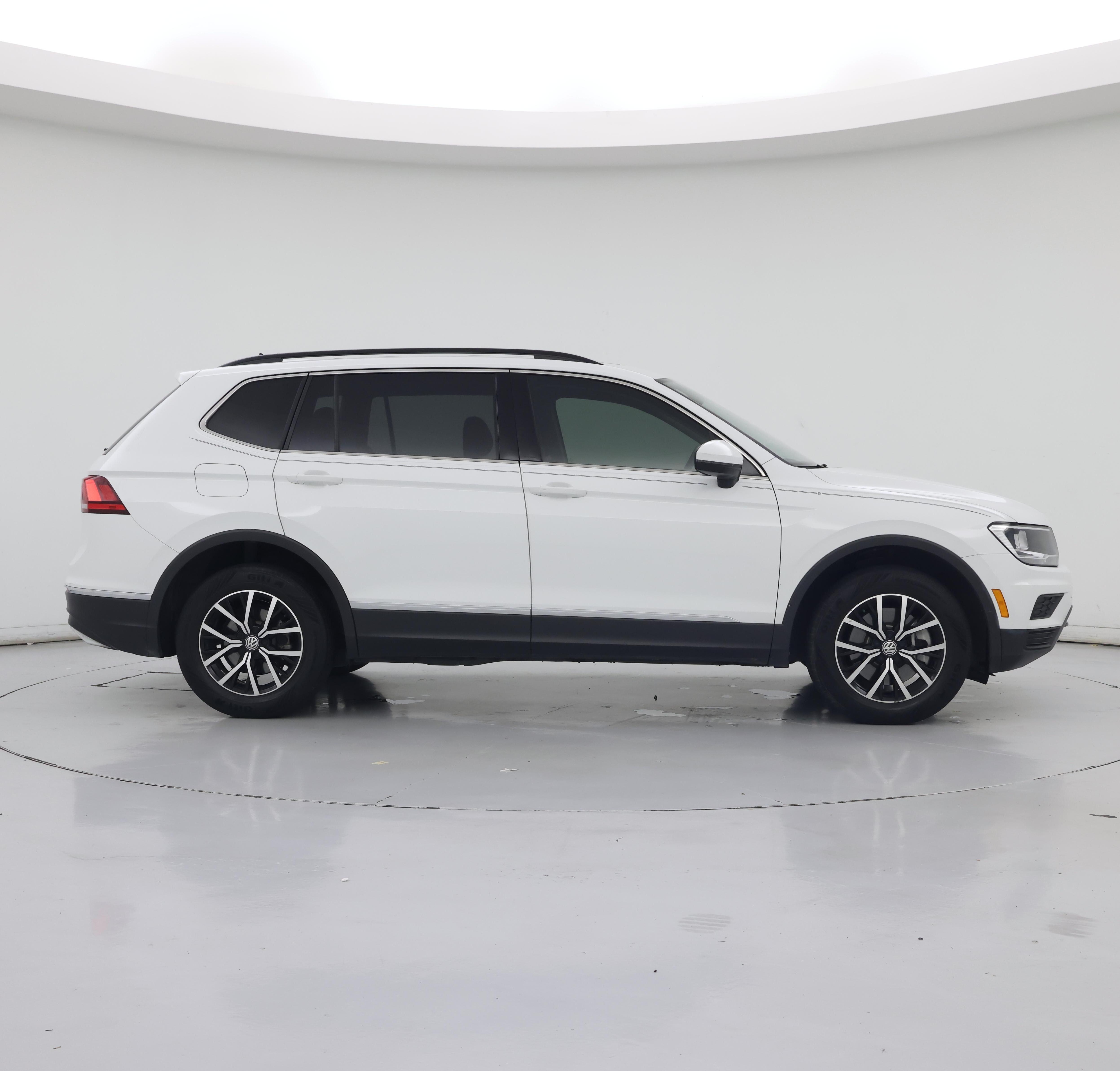 Thumbnail: 2021 Volkswagen Tiguan - 7