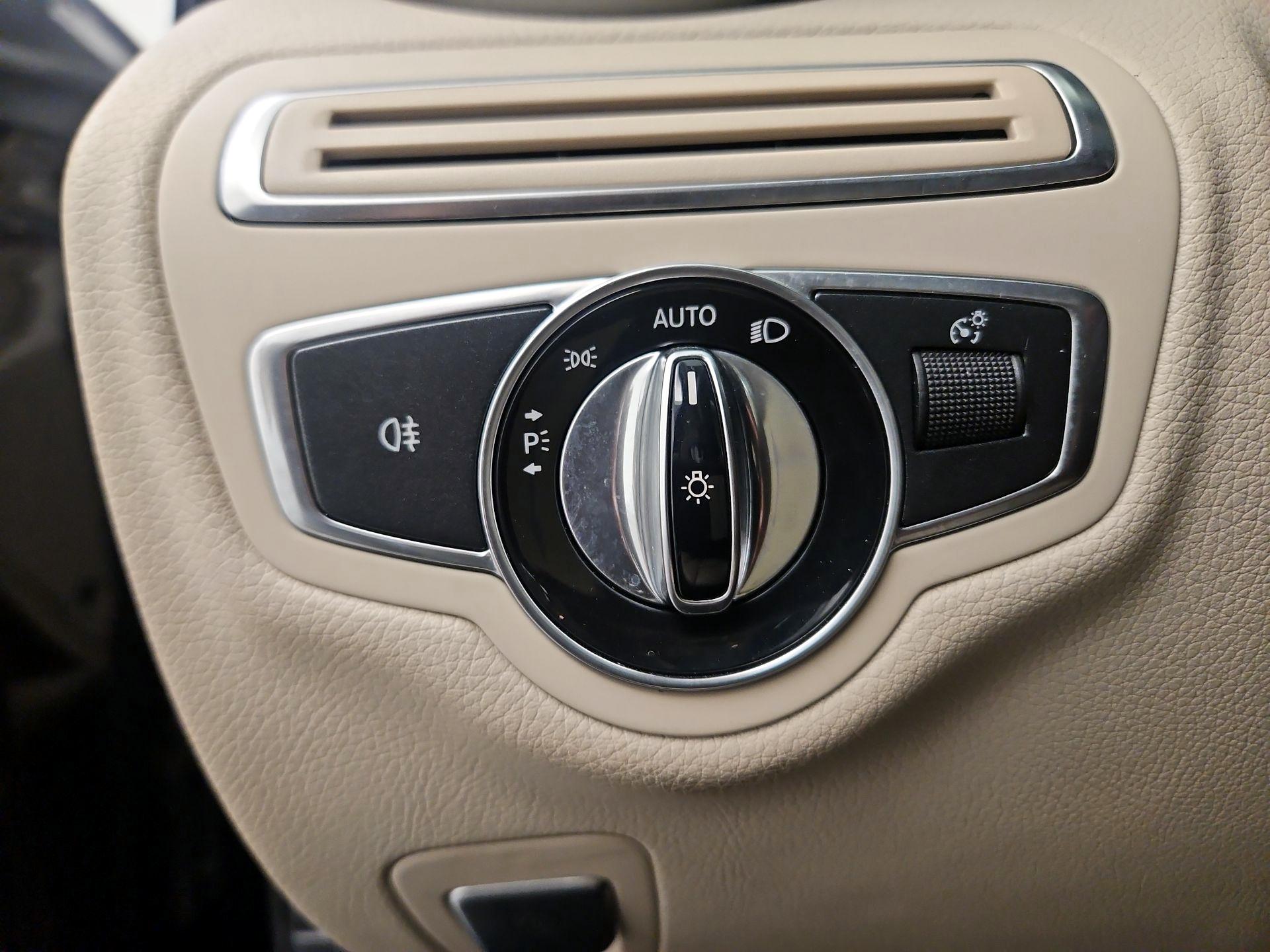Thumbnail: 2015 Mercedes-Benz C-Class - 13