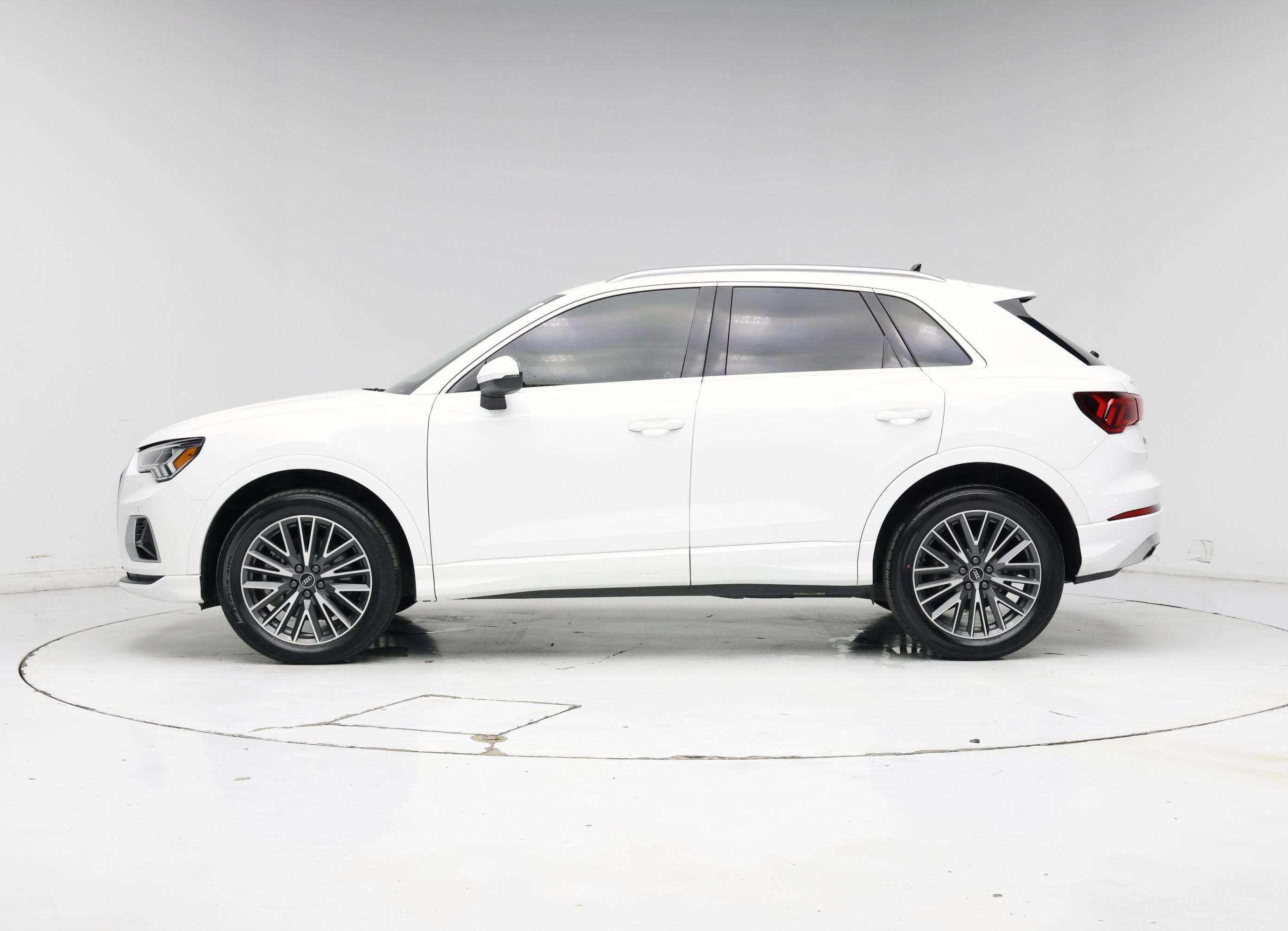 Thumbnail: 2021 Audi Q3 - 3