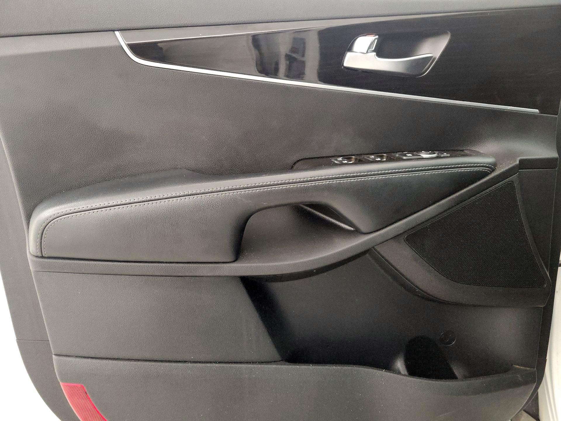 Thumbnail: 2020 Kia Sorento - 12