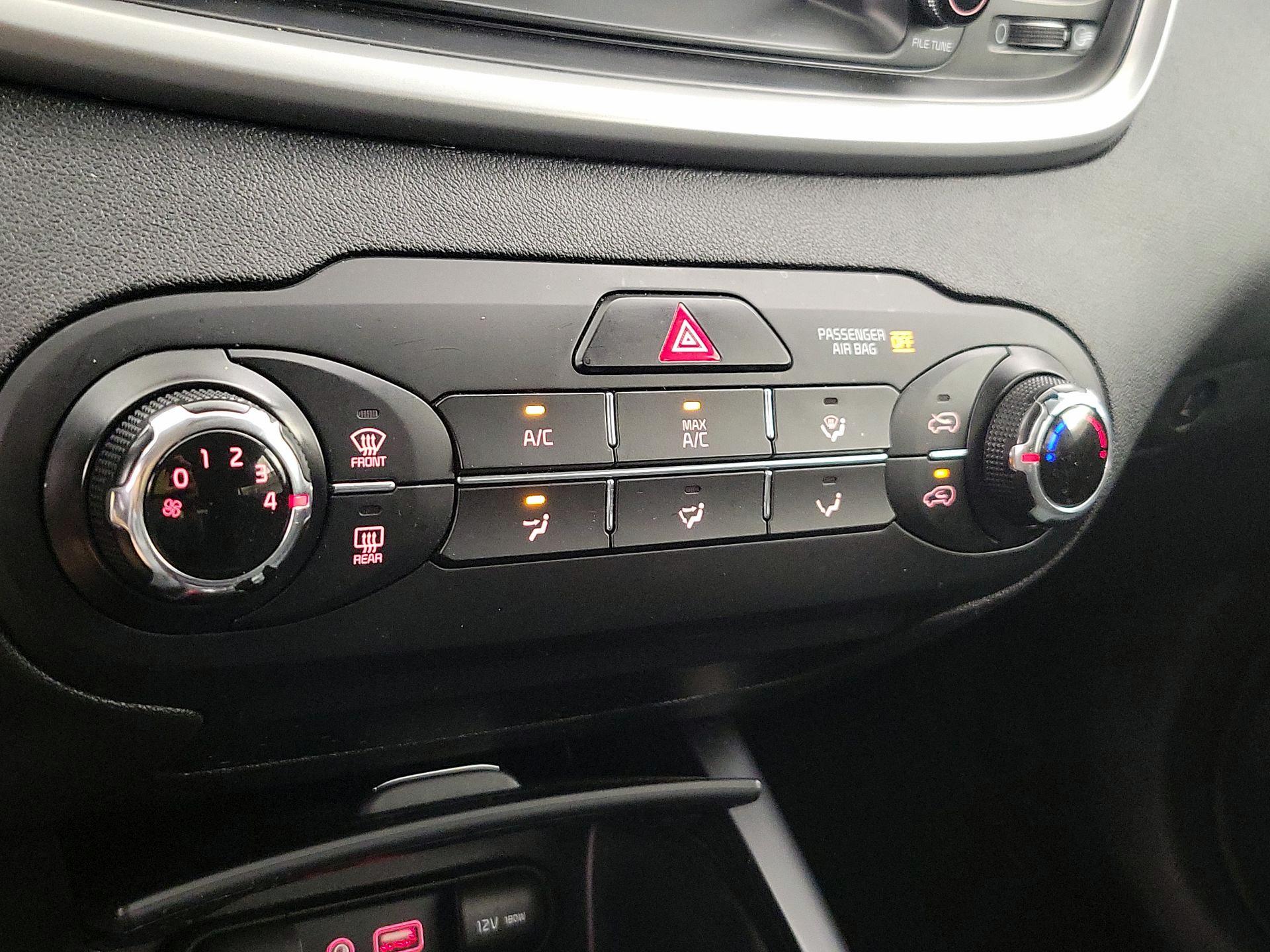 Thumbnail: 2020 Kia Sorento - 16