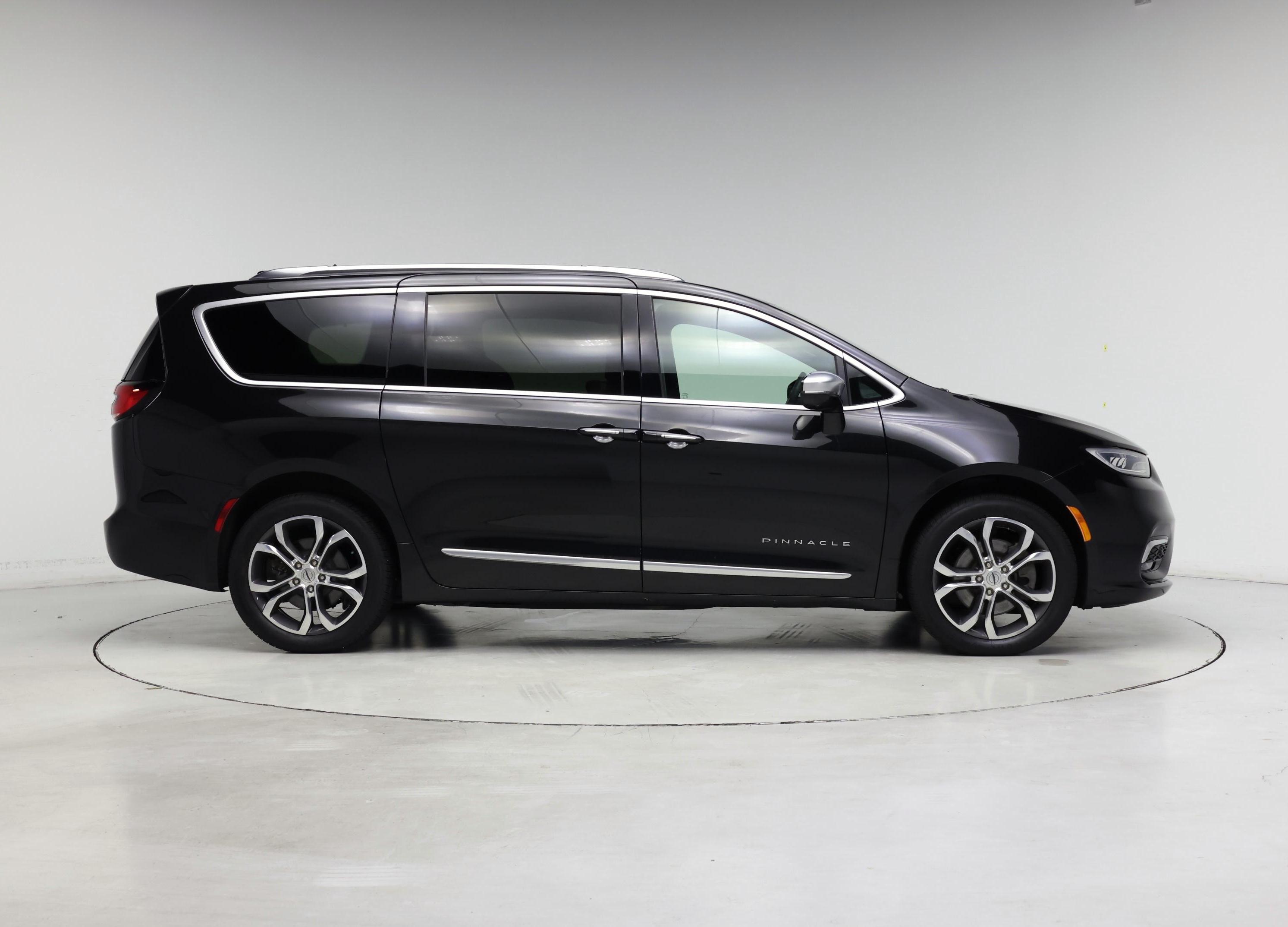 Thumbnail: 2023 Chrysler Pacifica - 7