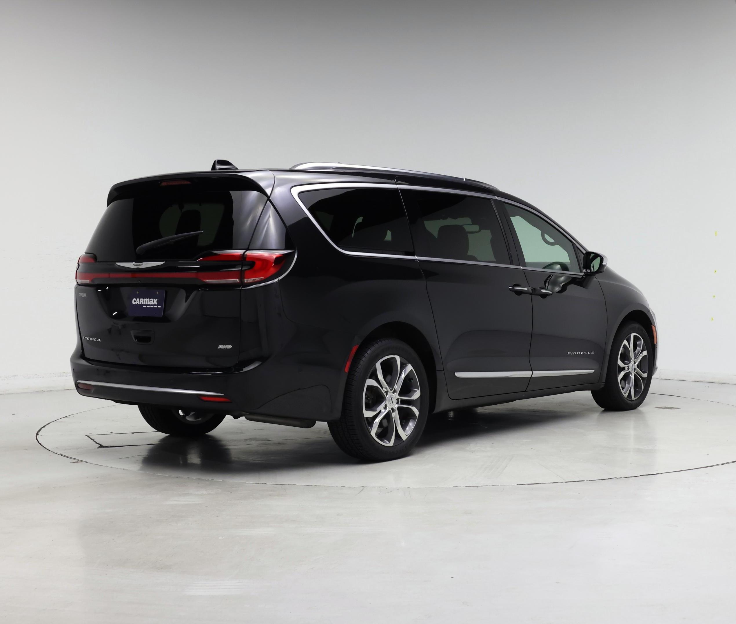 Thumbnail: 2023 Chrysler Pacifica - 8