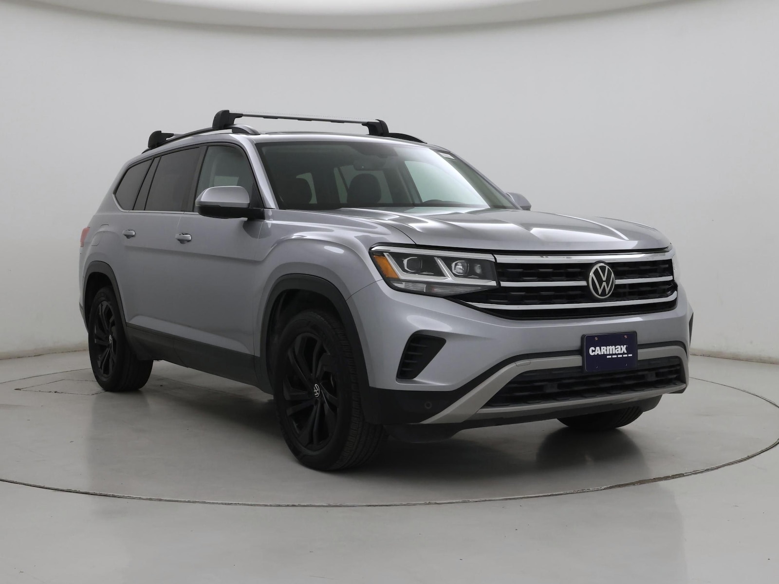 2022 Volkswagen Atlas SE w/Tech - Photo 2