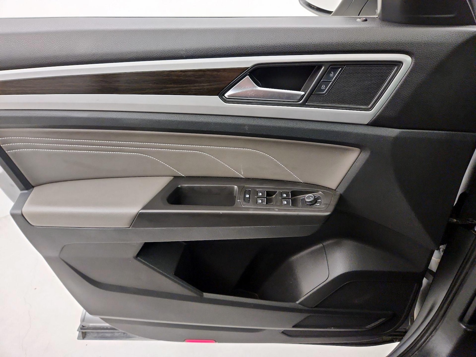 2022 Volkswagen Atlas SE w/Tech - Photo 13