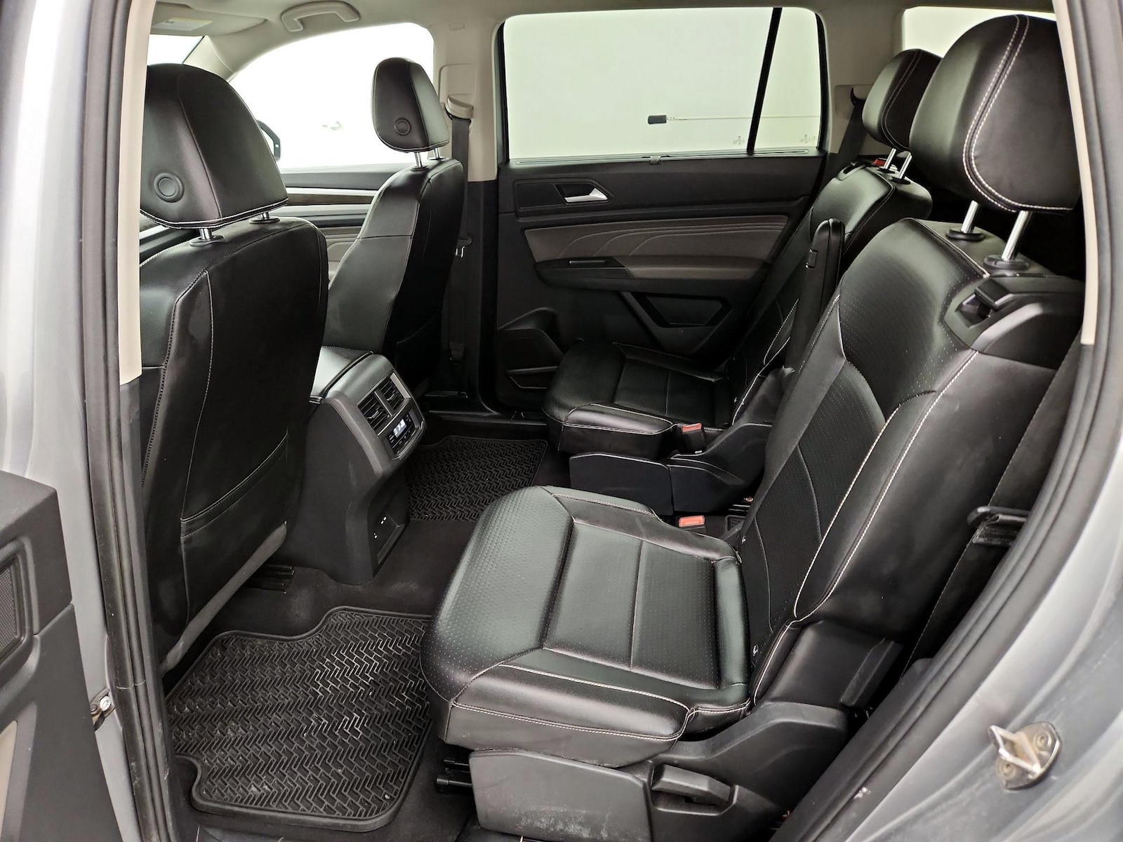 2022 Volkswagen Atlas SE w/Tech - Photo 21