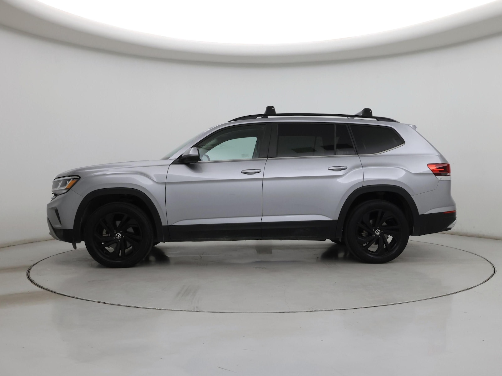 2022 Volkswagen Atlas SE w/Tech - Photo 4