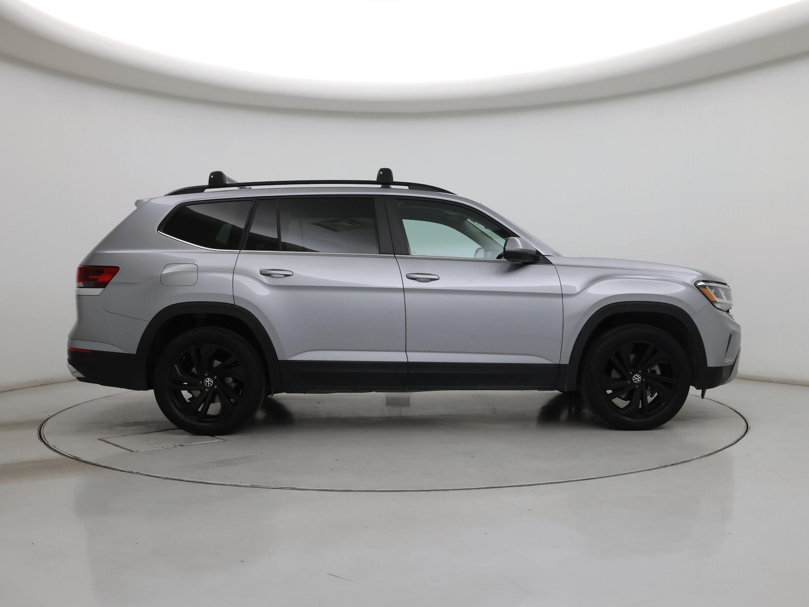 2022 Volkswagen Atlas SE w/Tech - Photo 8