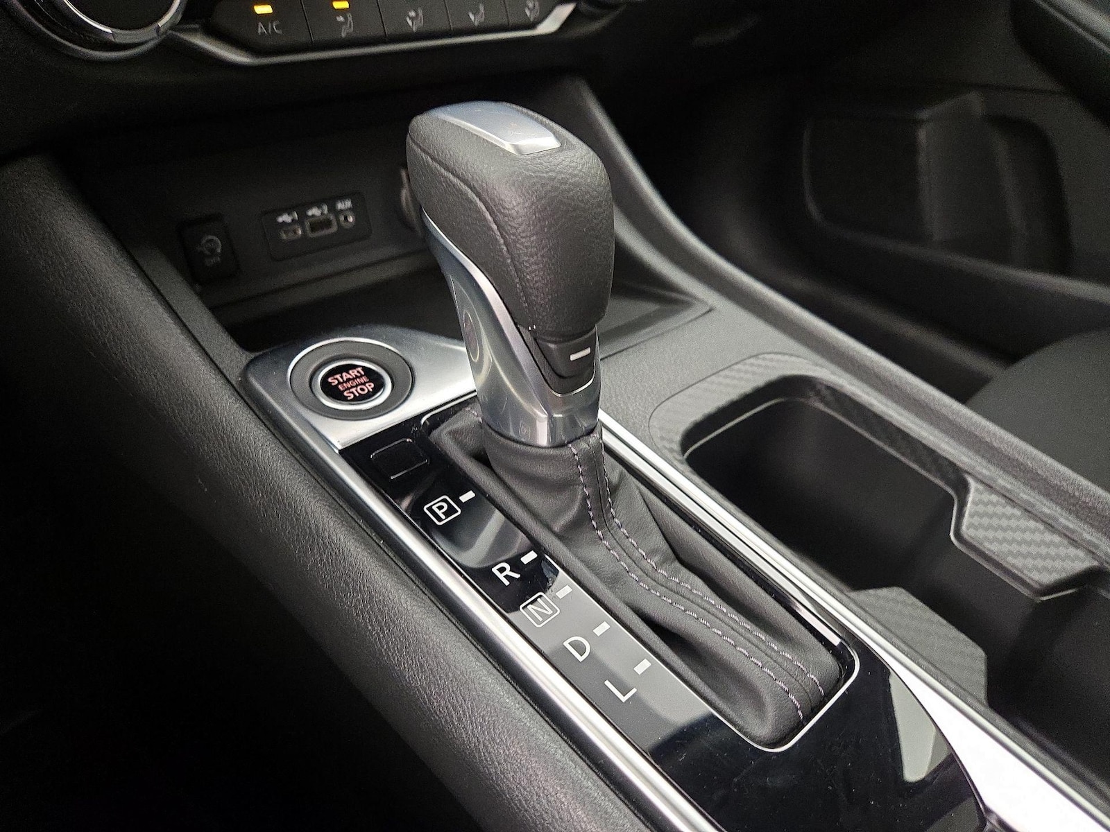 2025 Nissan Sentra SV - Photo 18