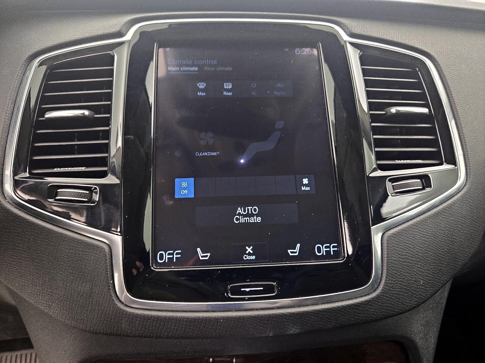 2016 Volvo XC90 Momentum - Photo 17