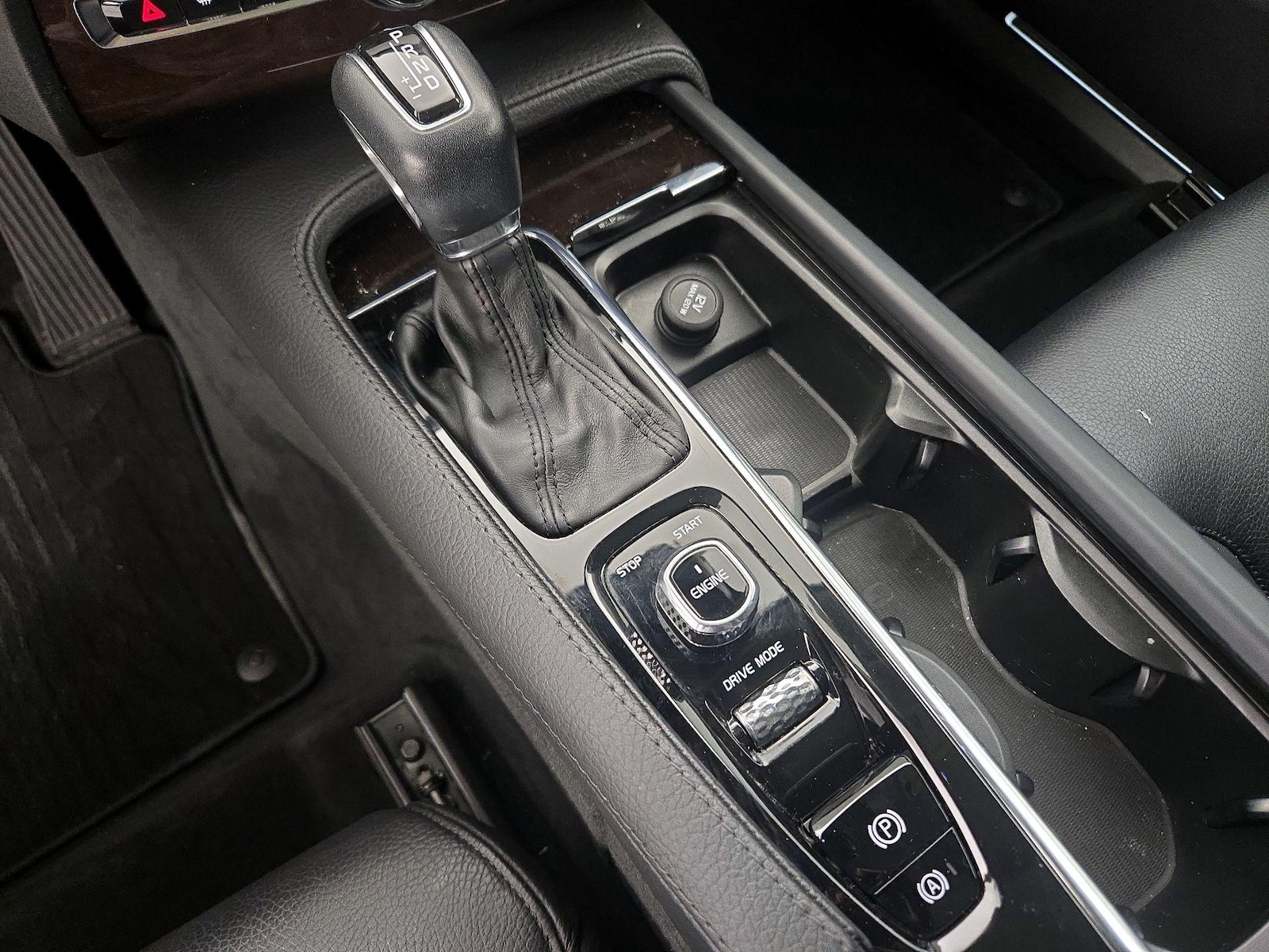 2016 Volvo XC90 Momentum - Photo 18