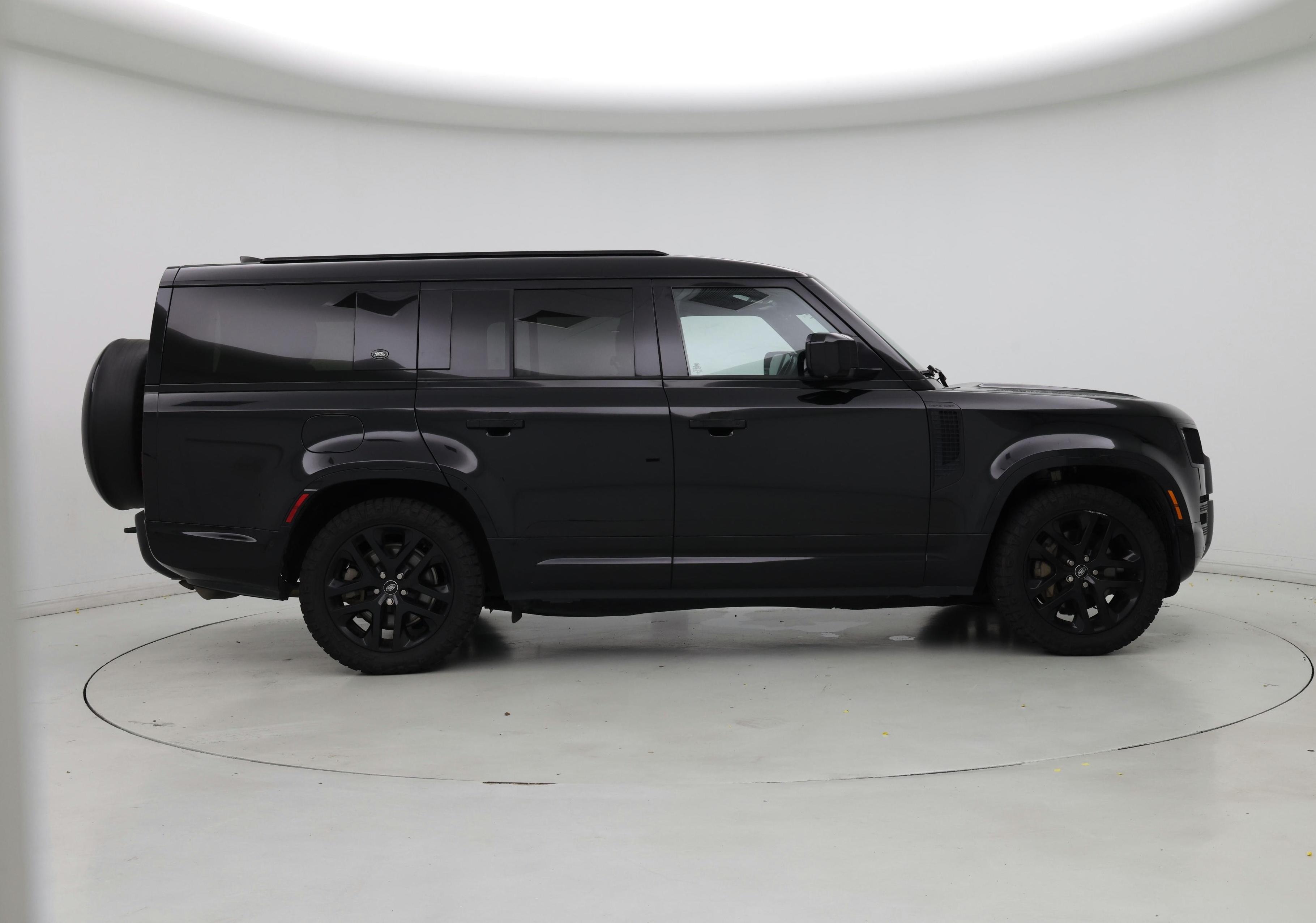 Thumbnail: 2023 Land Rover Defender - 7