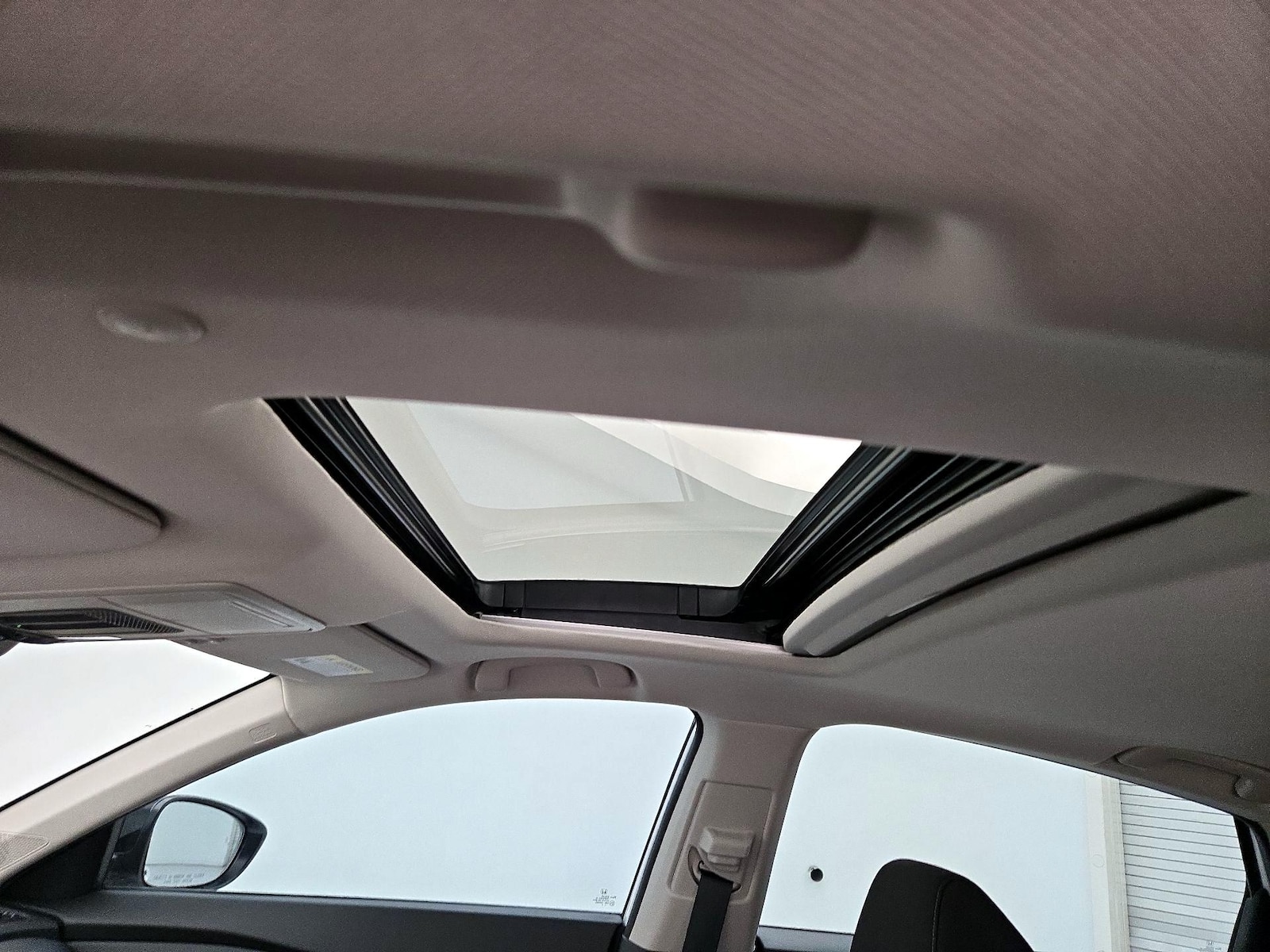 Sunroof(s) & Overhead Airbags