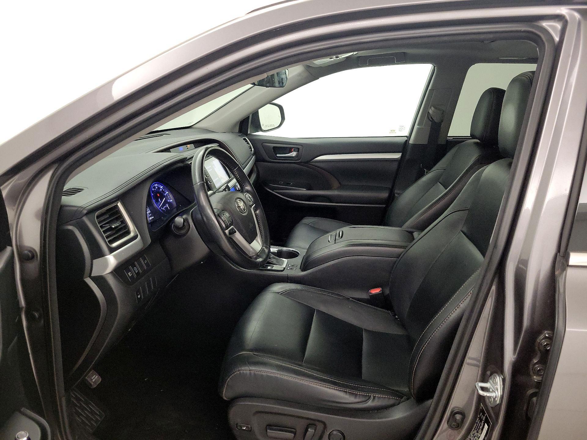 Thumbnail: 2018 Toyota Highlander - 11