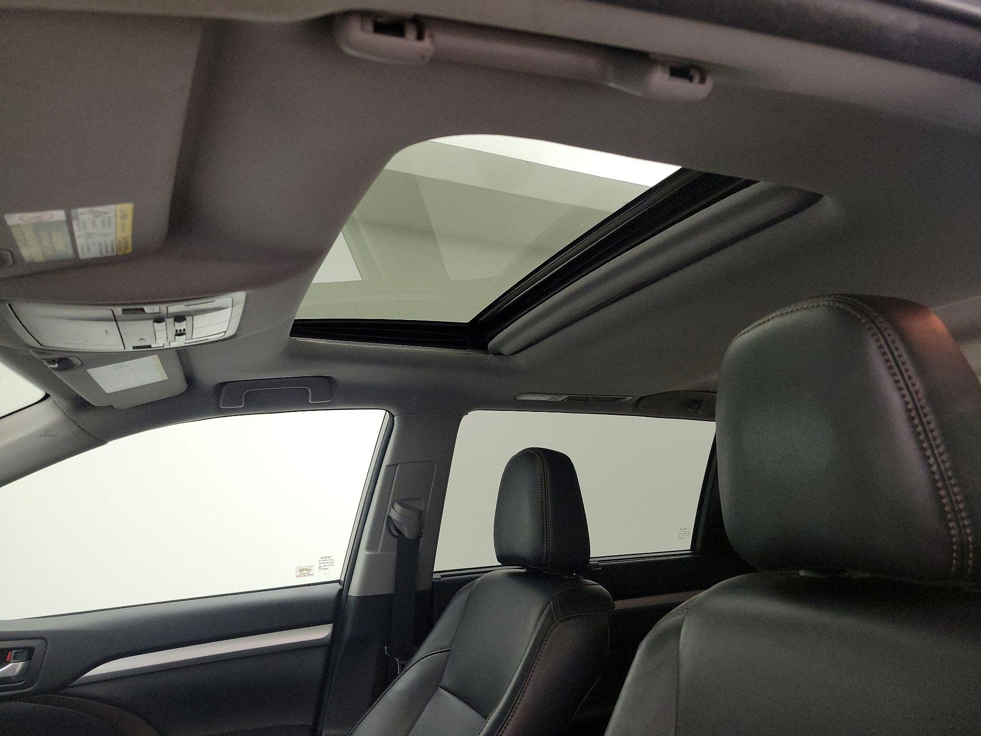 Thumbnail: 2018 Toyota Highlander - 20