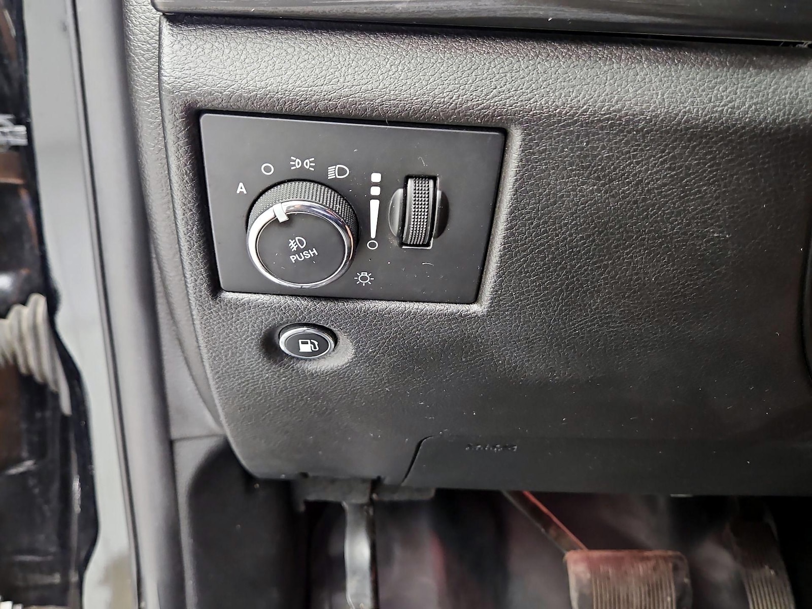 2019 Jeep Grand Cherokee Altitude - Photo 14