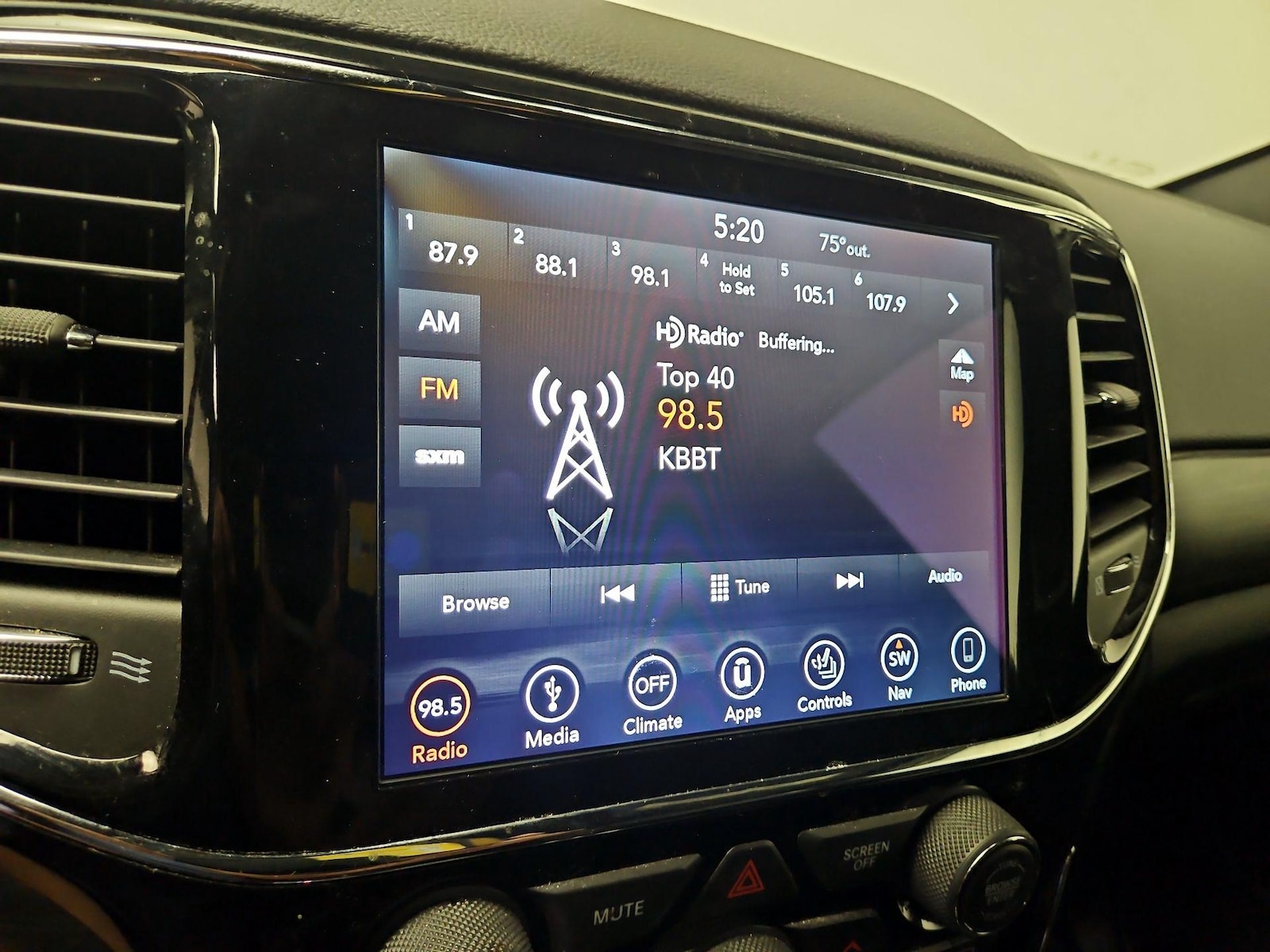 2019 Jeep Grand Cherokee Altitude - Photo 17