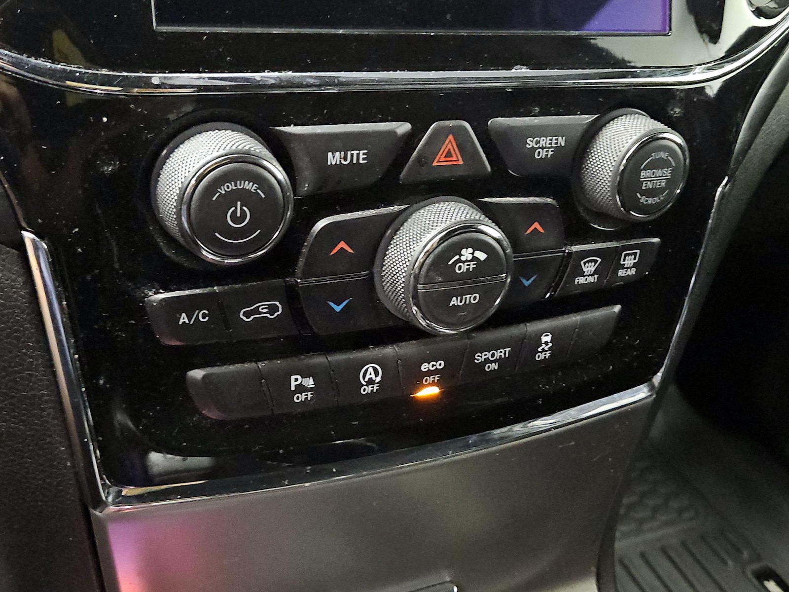 2019 Jeep Grand Cherokee Altitude - Photo 18