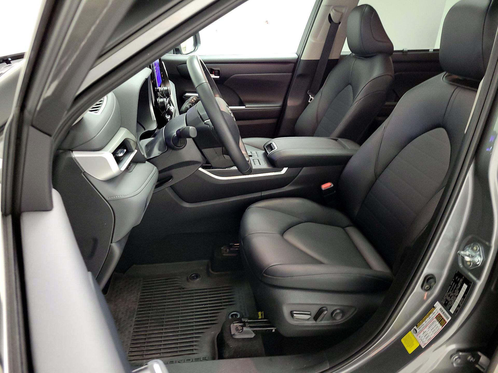 Thumbnail: 2026 Toyota Highlander - 11