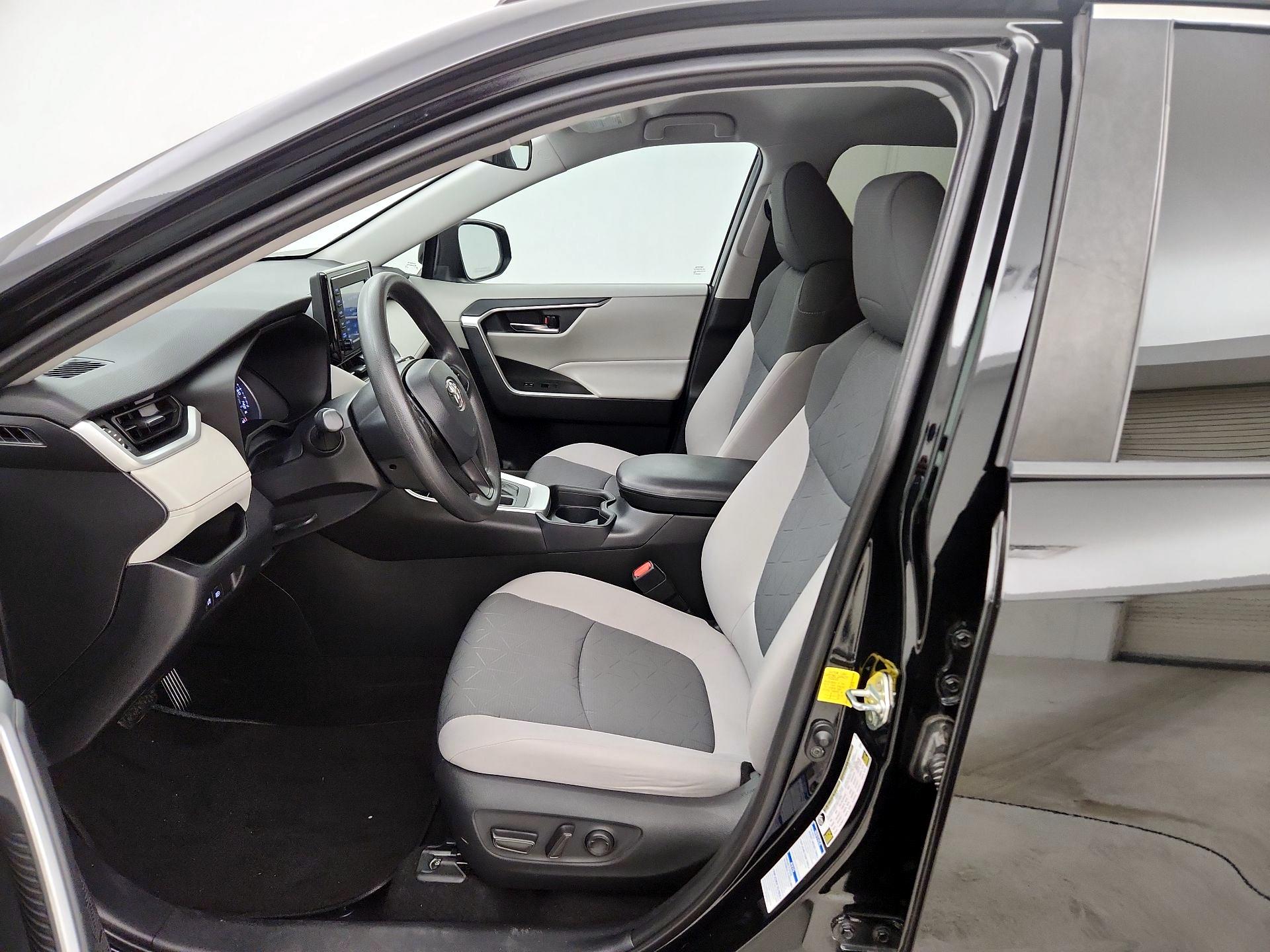 Thumbnail: 2020 Toyota RAV4 - 11