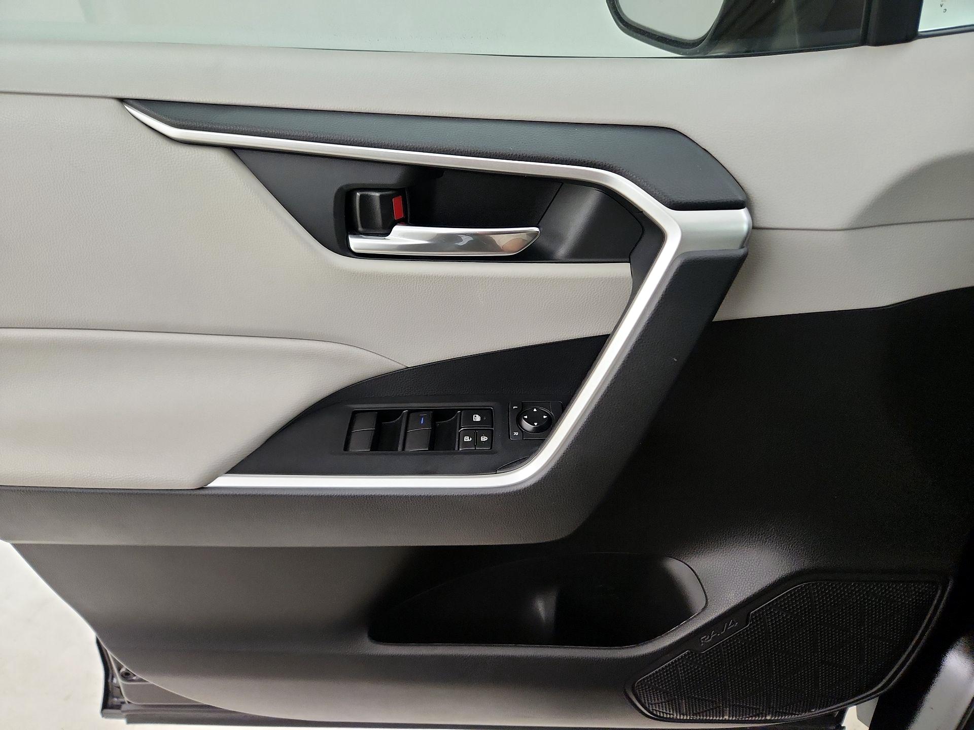 Thumbnail: 2020 Toyota RAV4 - 12