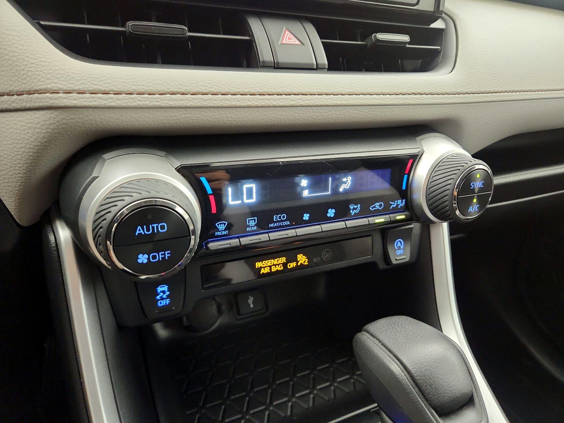Thumbnail: 2020 Toyota RAV4 - 16