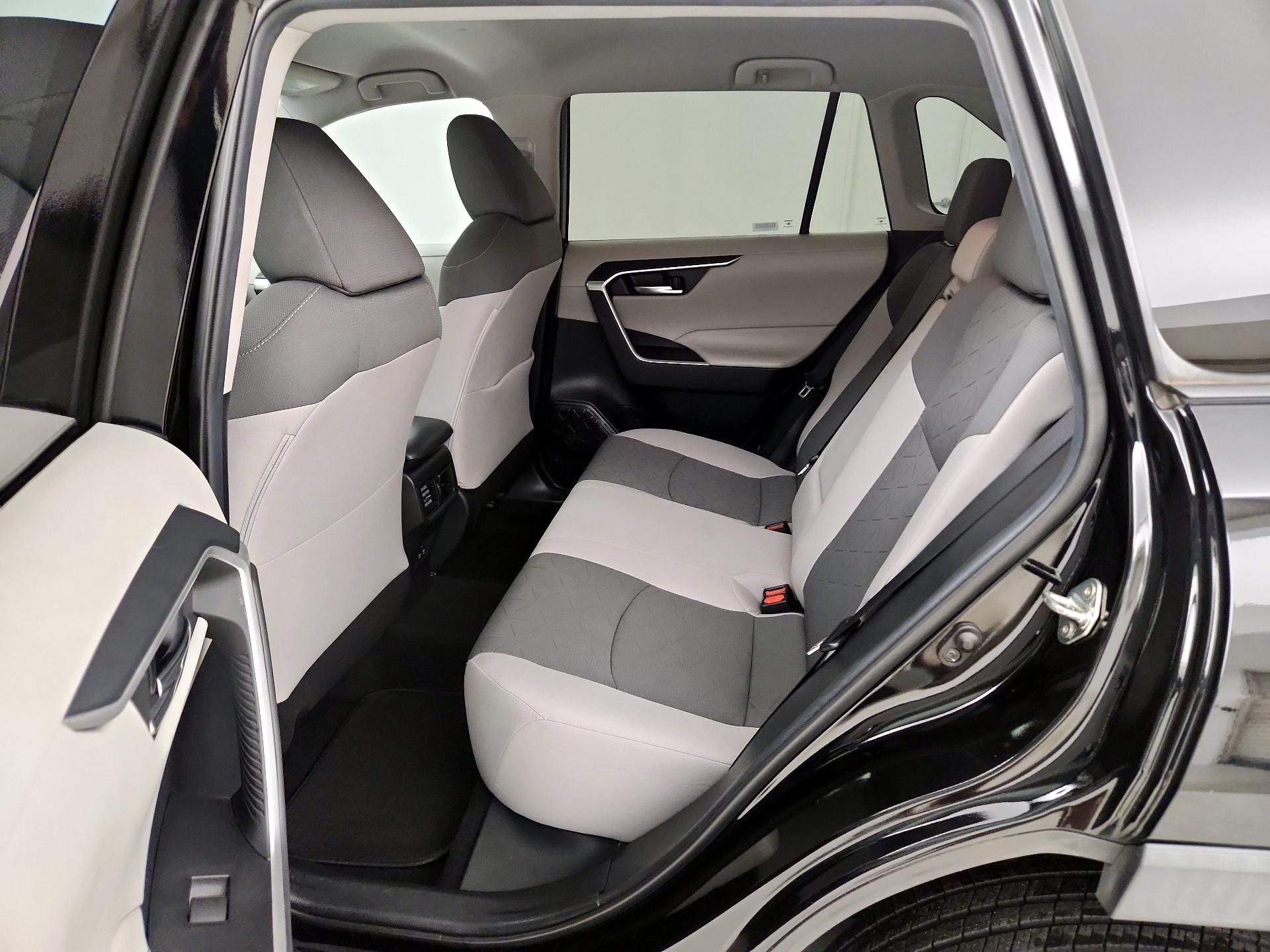 Thumbnail: 2020 Toyota RAV4 - 19