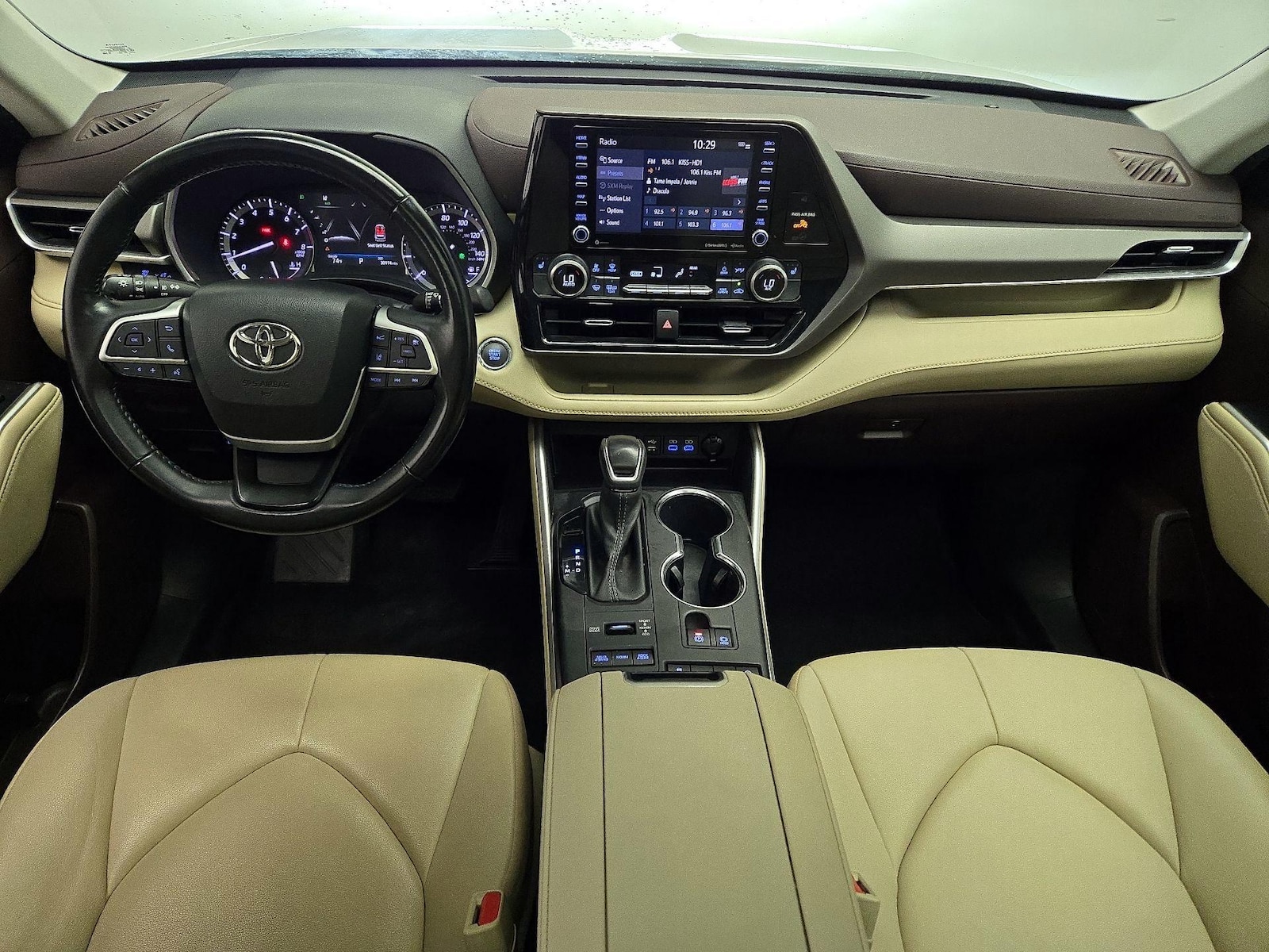 2022 Toyota Highlander XLE - Photo 10