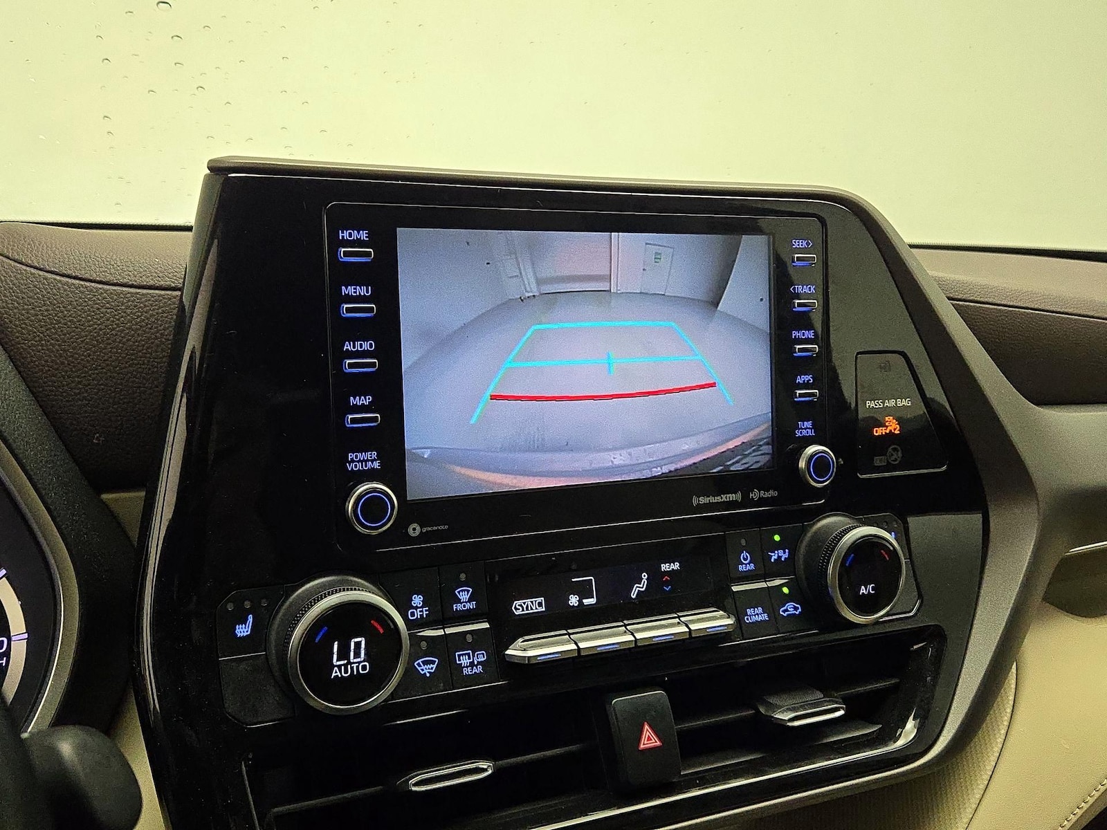 2022 Toyota Highlander XLE - Photo 15