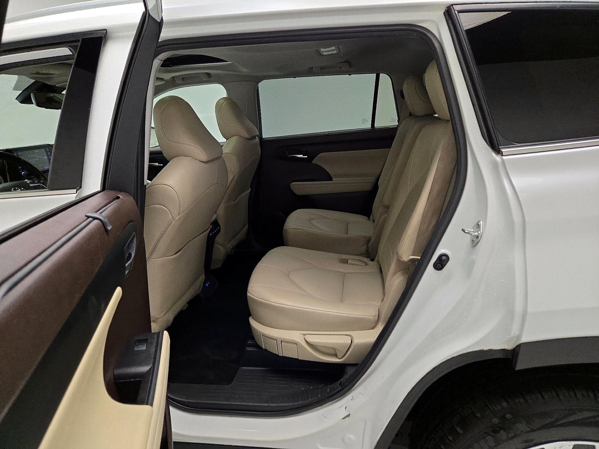 Thumbnail: 2022 Toyota Highlander - 20