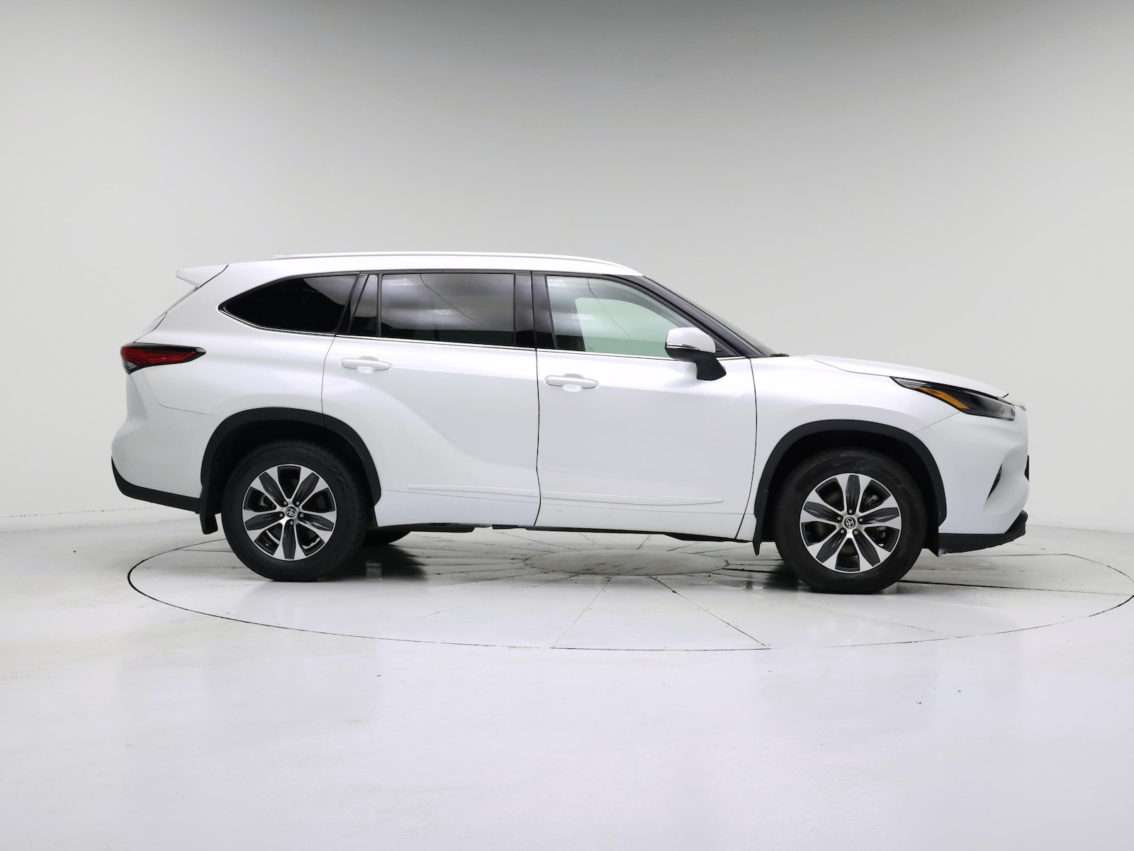 2022 Toyota Highlander XLE - Photo 8