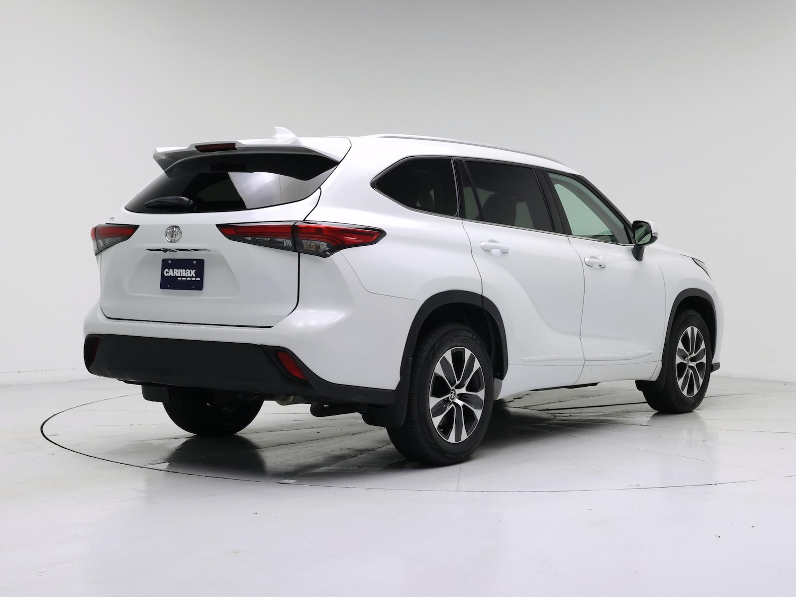 2022 Toyota Highlander XLE - Photo 9