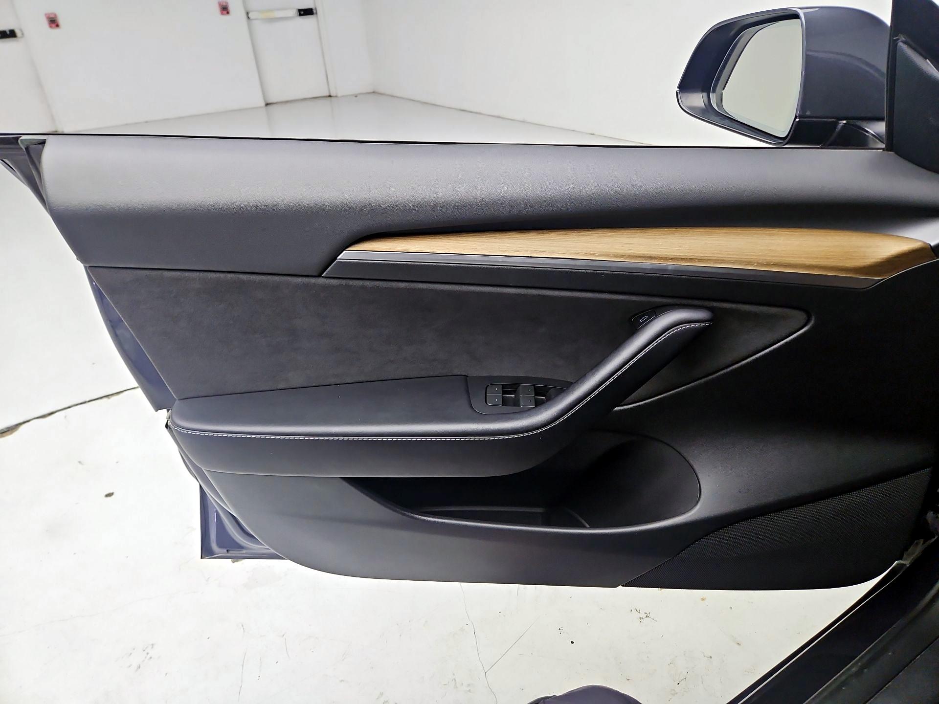 Thumbnail: 2023 Tesla Model 3 - 12