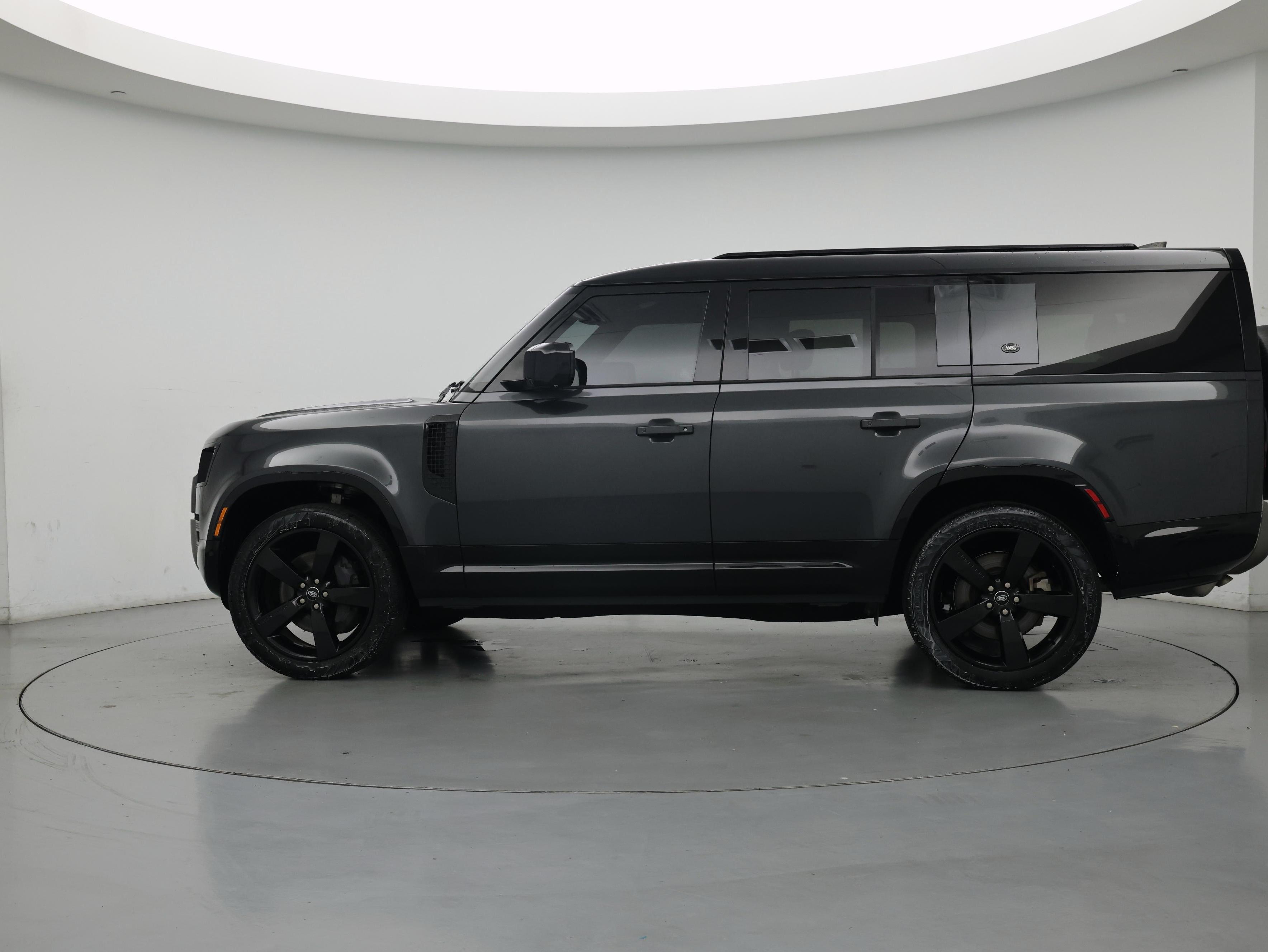Thumbnail: 2024 Land Rover Defender - 3