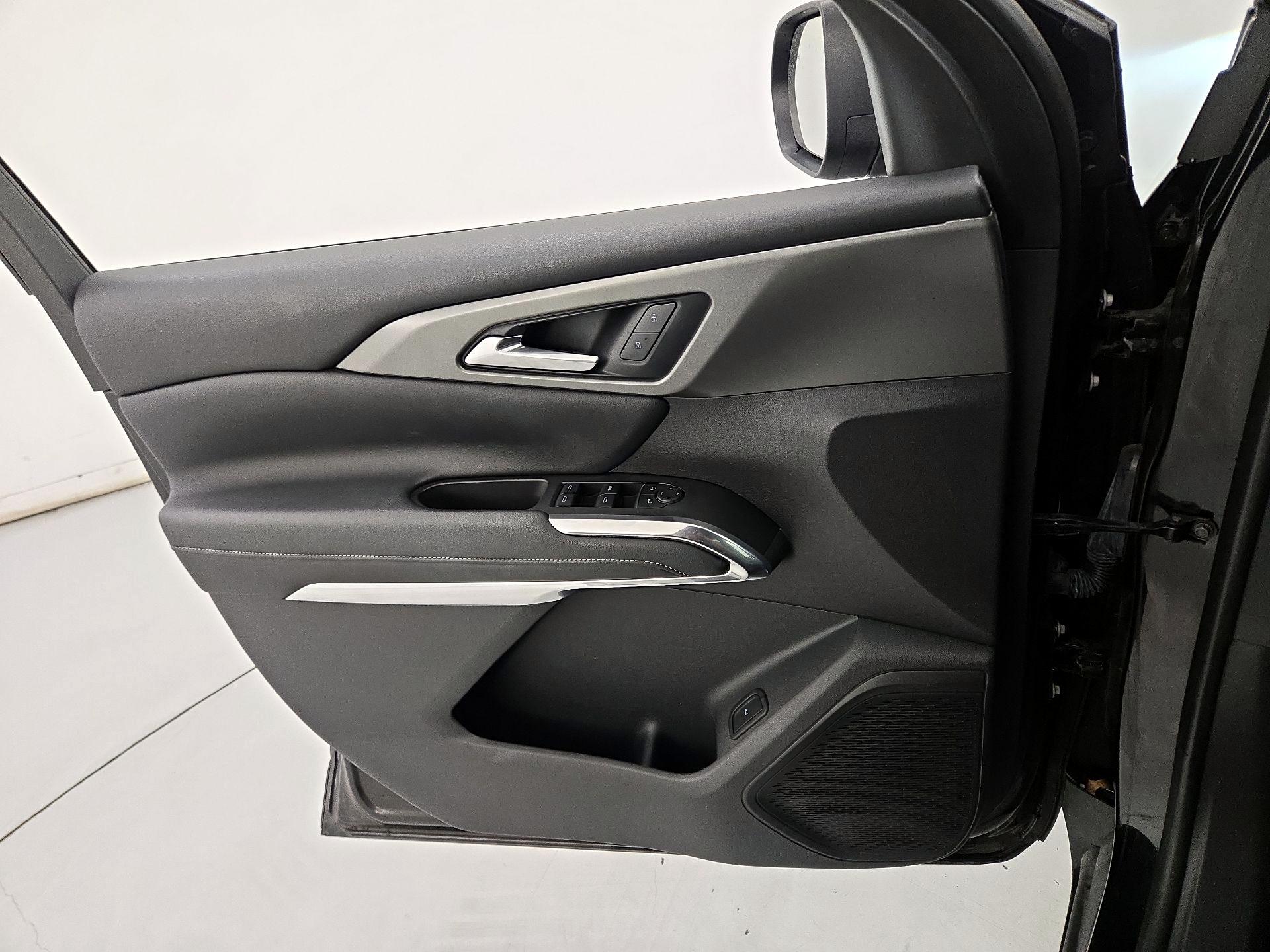 Thumbnail: 2025 Chevrolet Traverse - 12