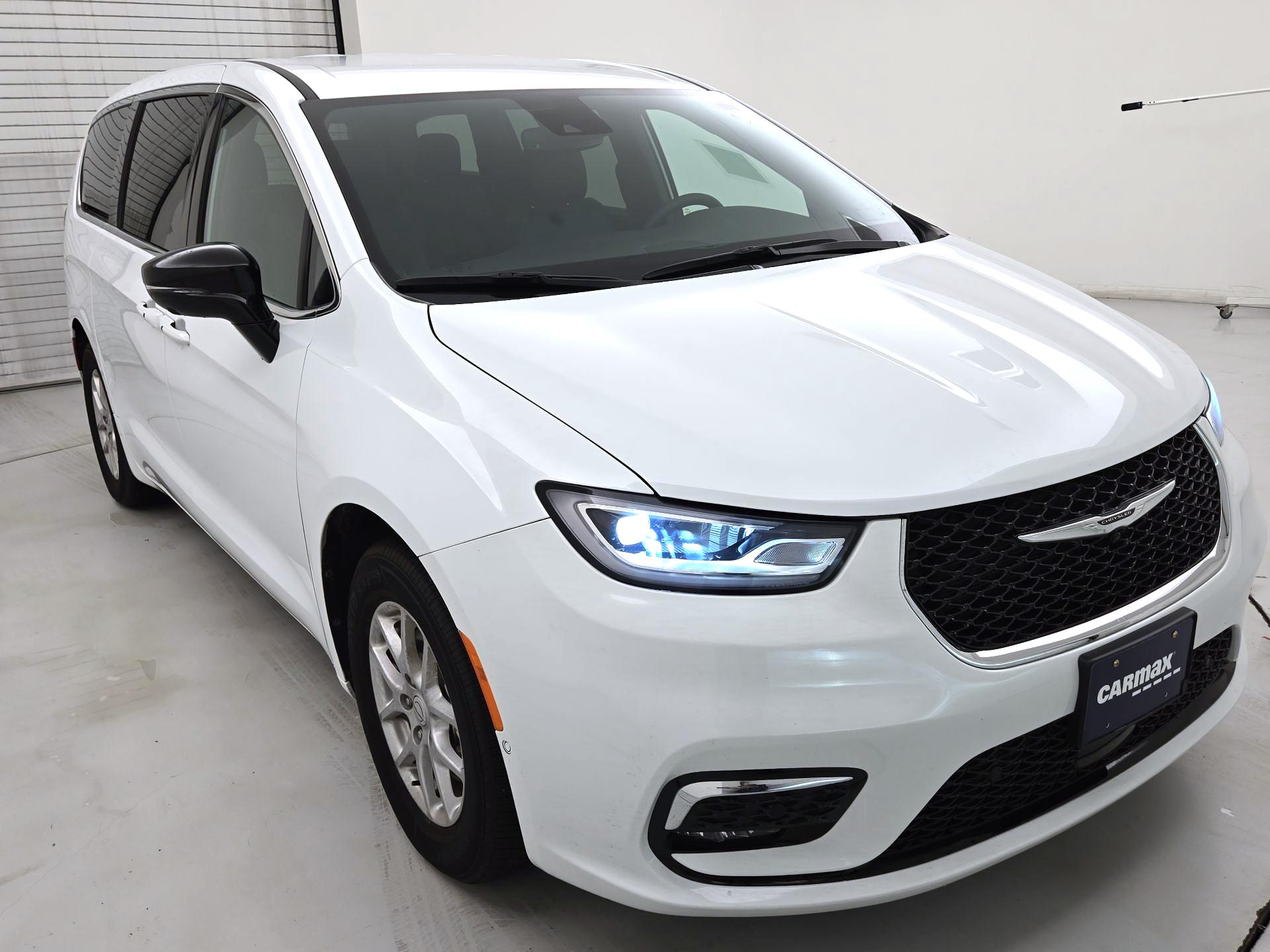 White 2025 Chrysler Pacifica Minivan Front-Wheel Drive Automatic
