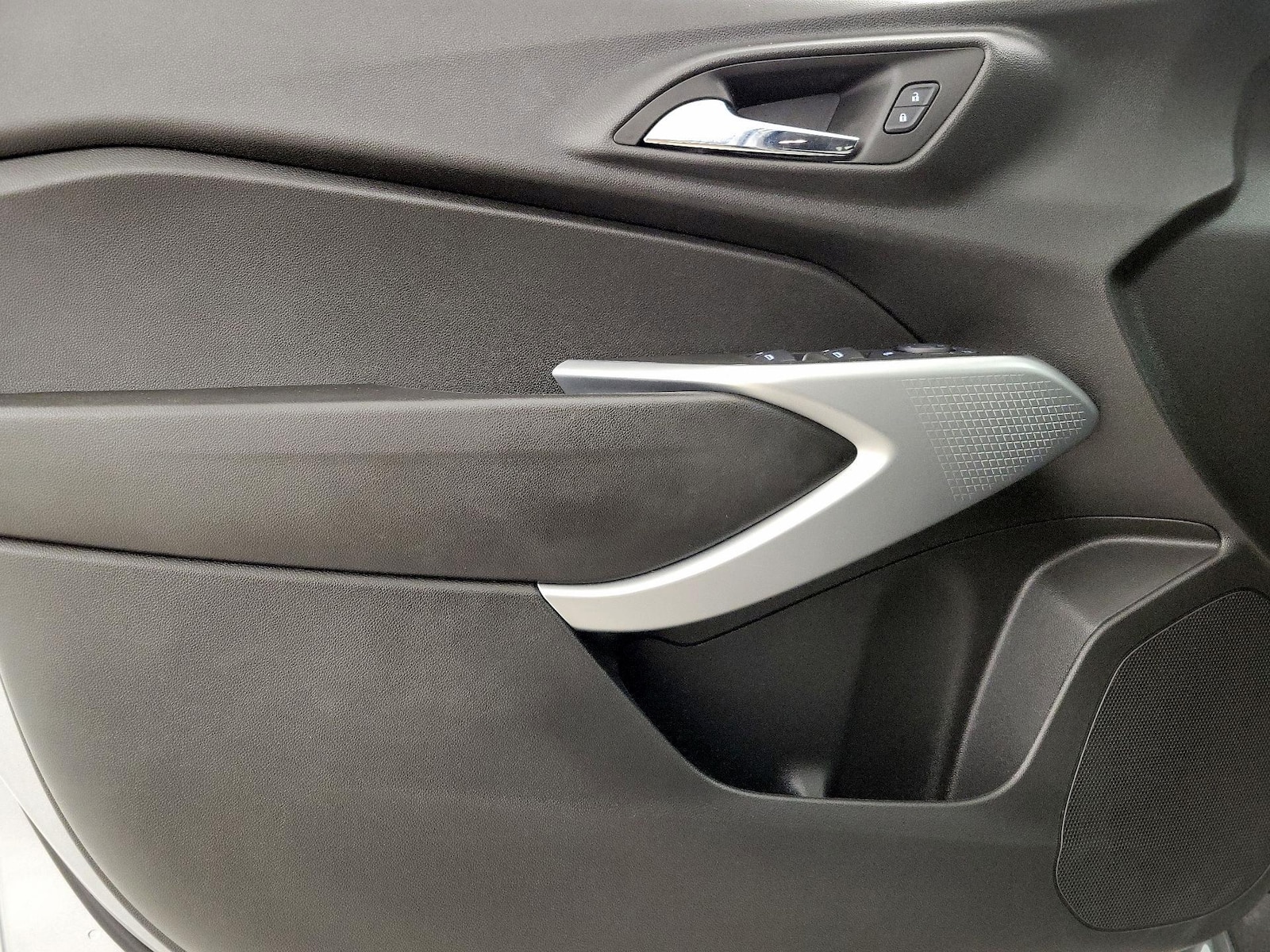 2024 Chevrolet Trax LS - Photo 13