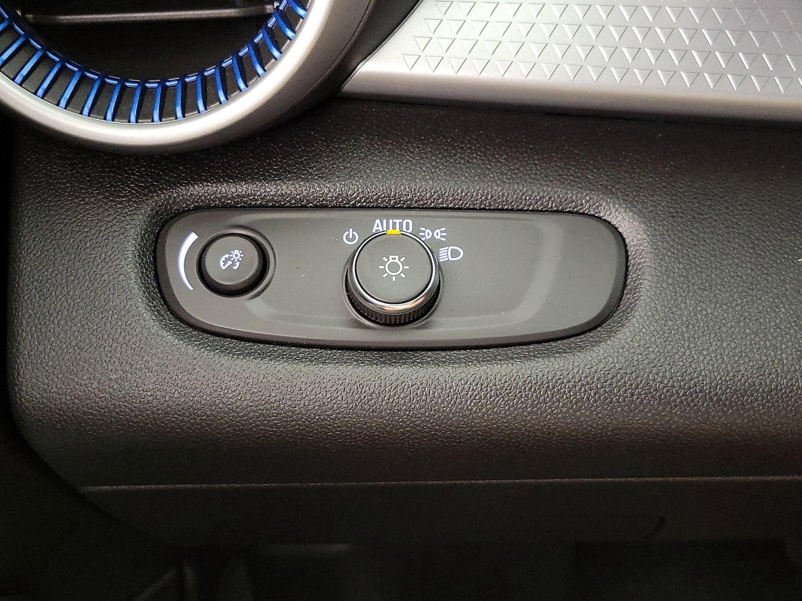 2024 Chevrolet Trax LS - Photo 14
