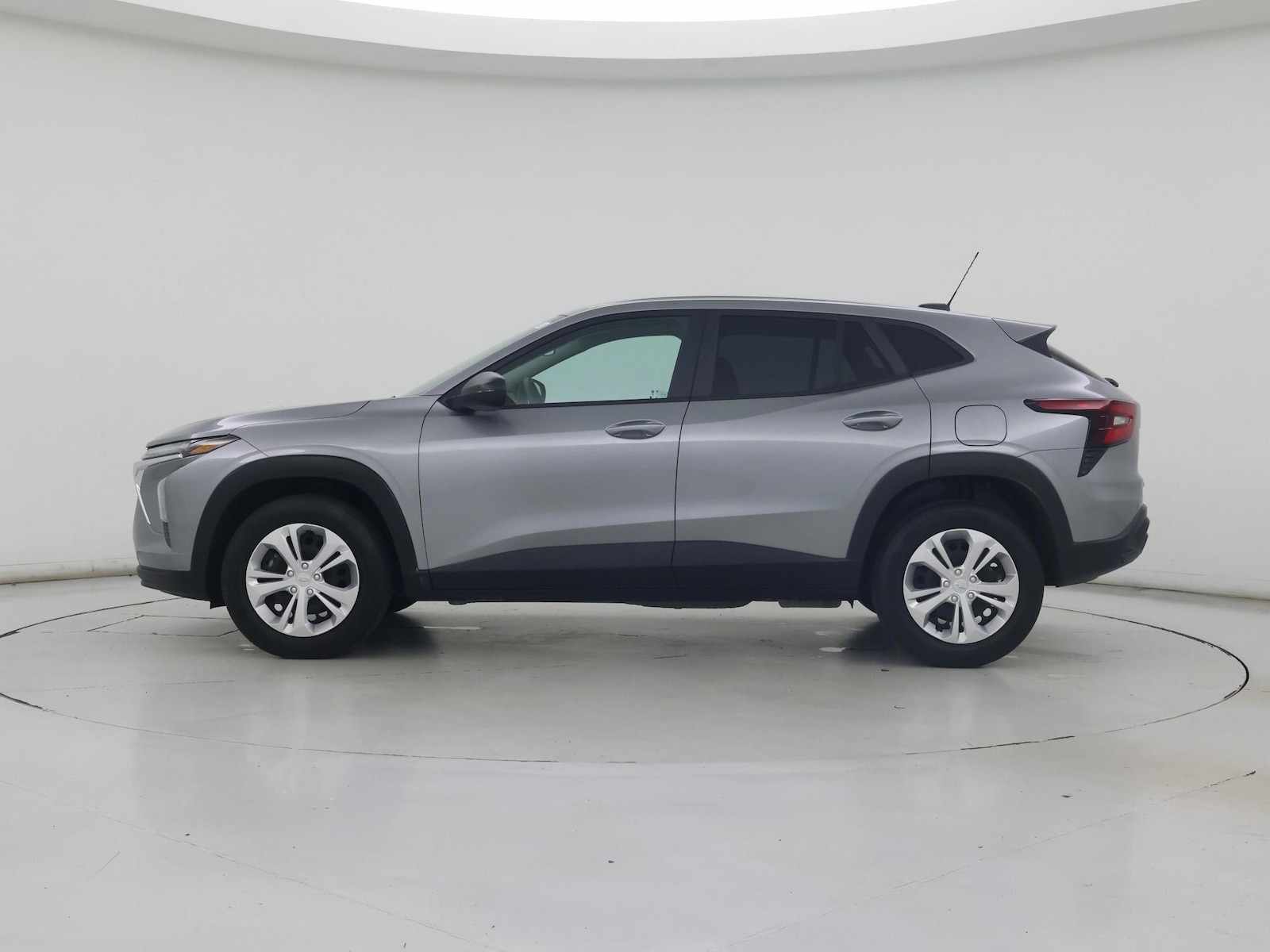 2024 Chevrolet Trax LS - Photo 4