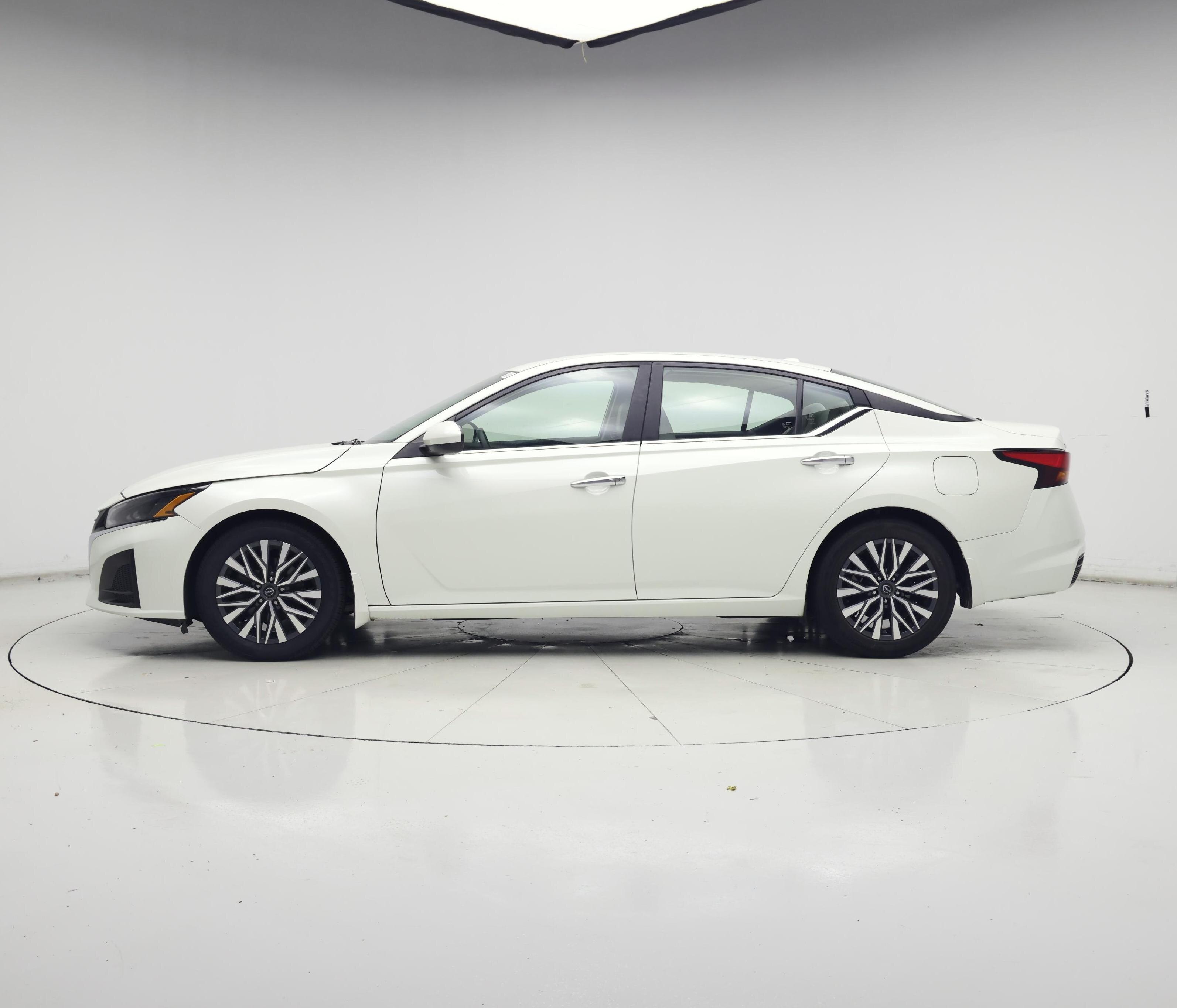Thumbnail: 2023 Nissan Altima - 3