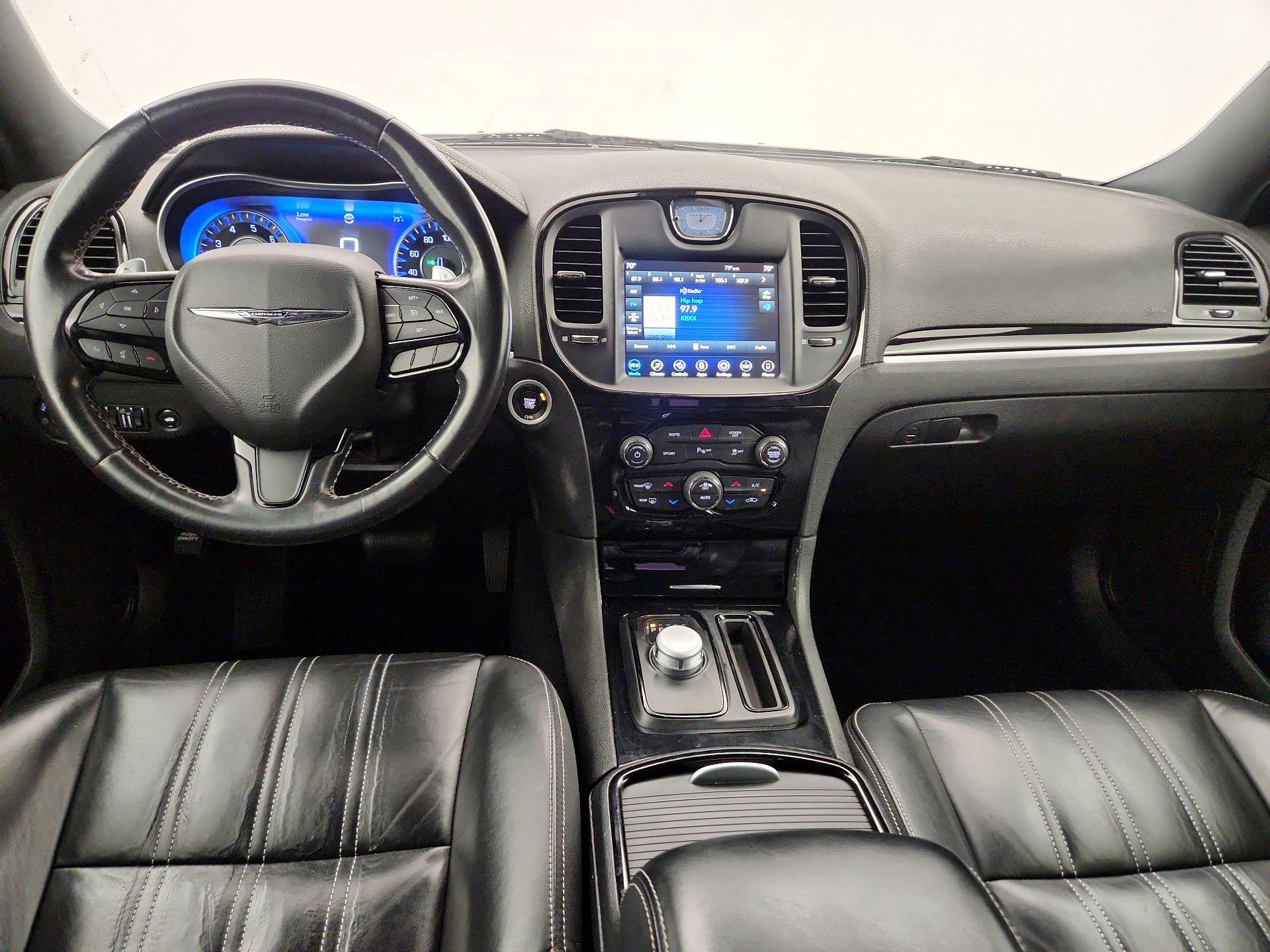 Thumbnail: 2022 Chrysler 300 - 9
