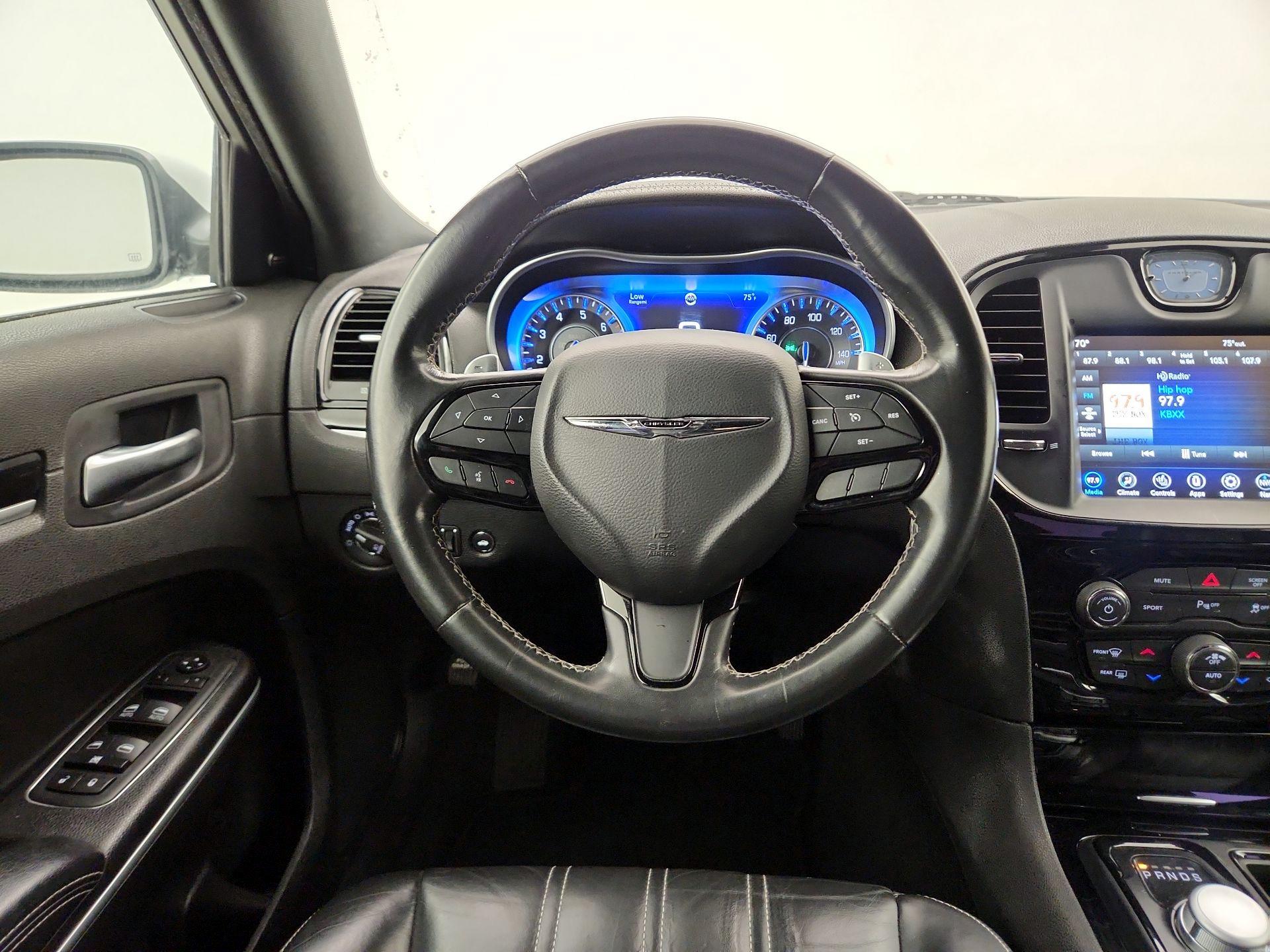 Thumbnail: 2022 Chrysler 300 - 10