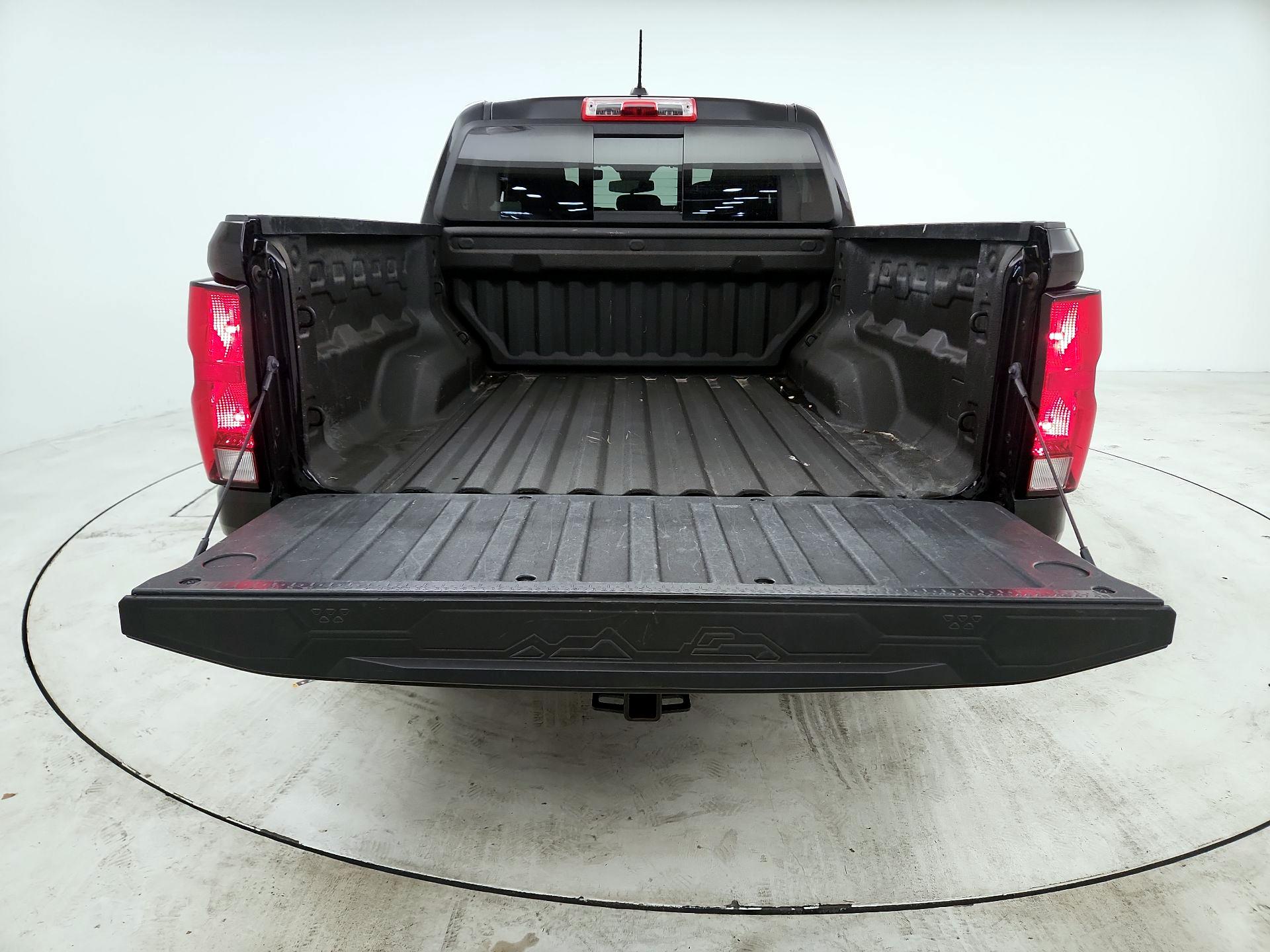 Thumbnail: 2024 Chevrolet Colorado - 16