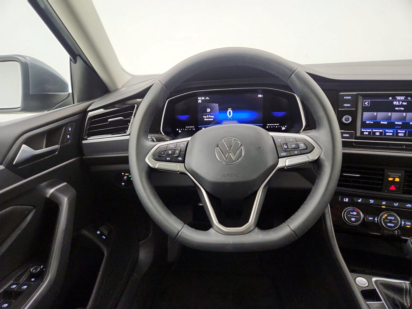 2024 Volkswagen Jetta SE - Photo 11