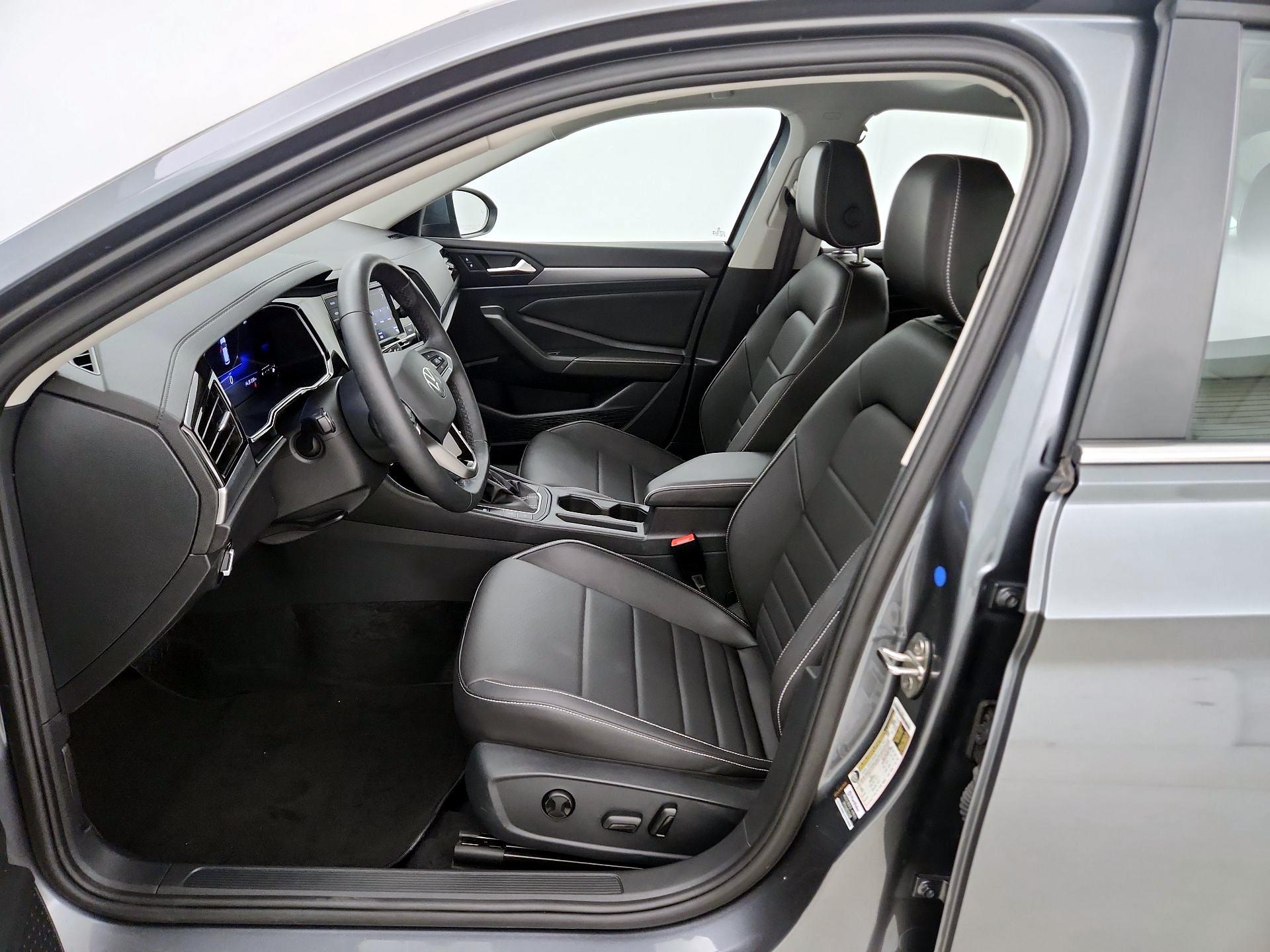 Thumbnail: 2024 Volkswagen Jetta - 11
