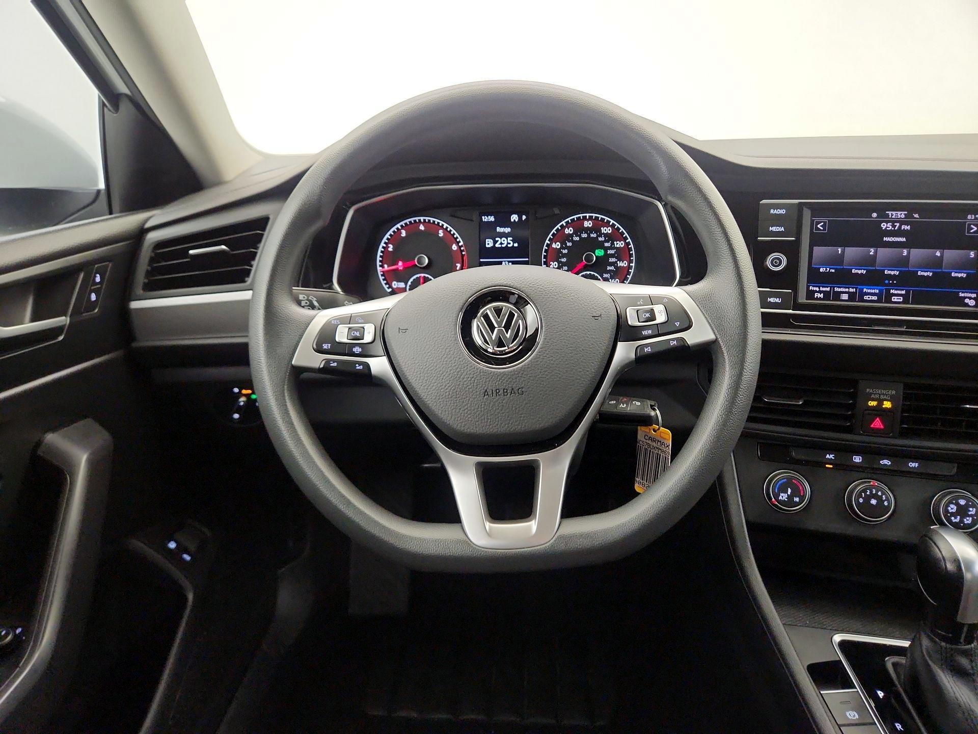 Thumbnail: 2021 Volkswagen Jetta - 10
