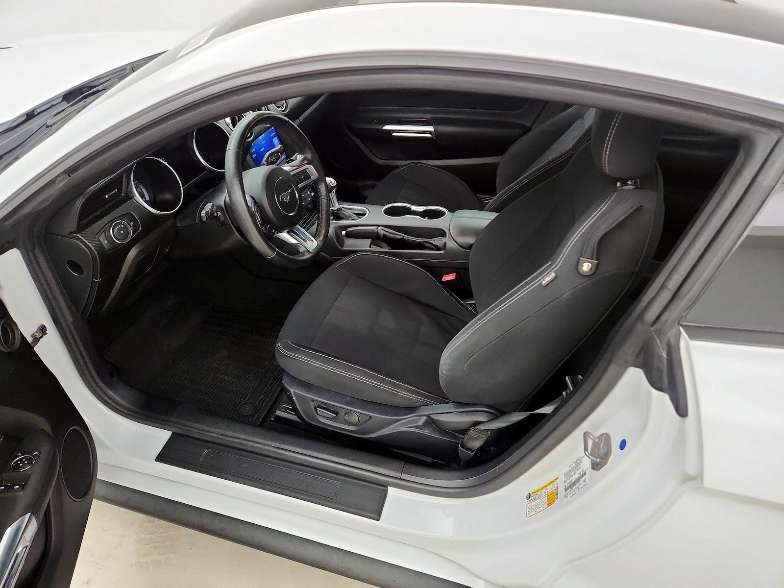 2021 Ford Mustang EcoBoost - Photo 12