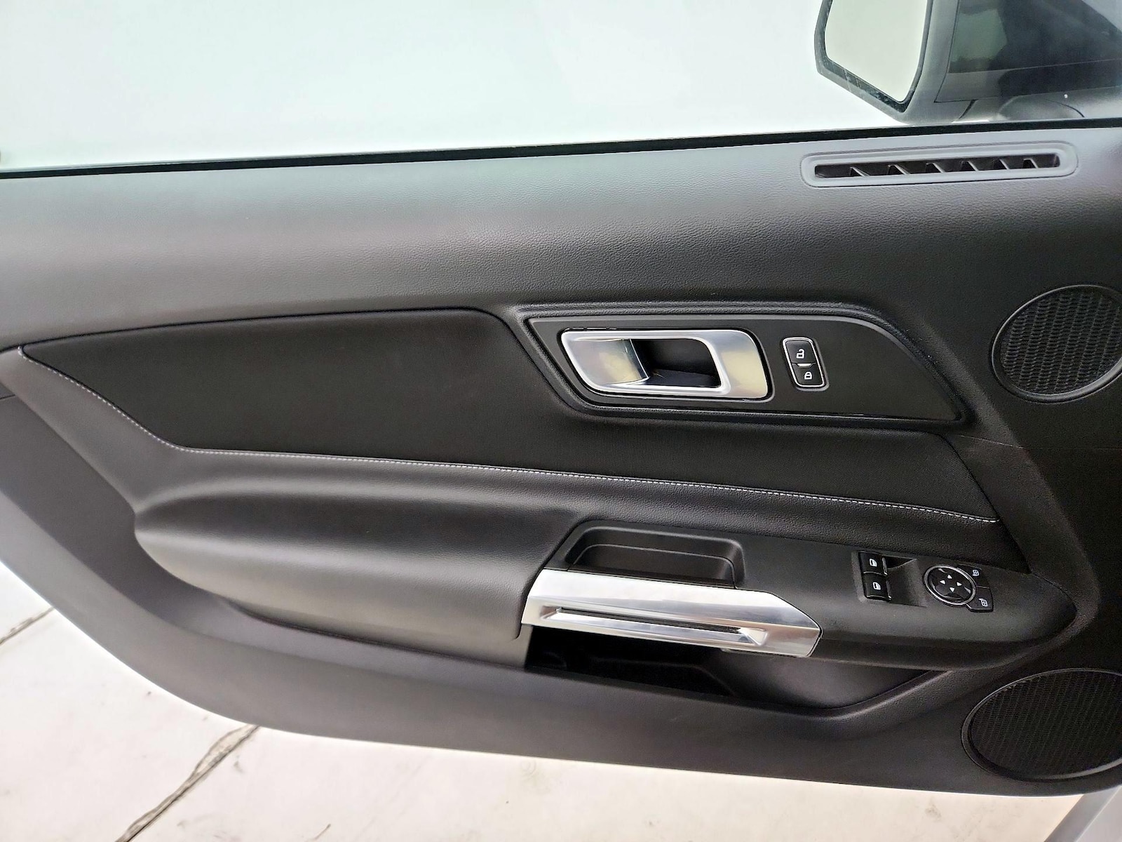 2021 Ford Mustang EcoBoost - Photo 13