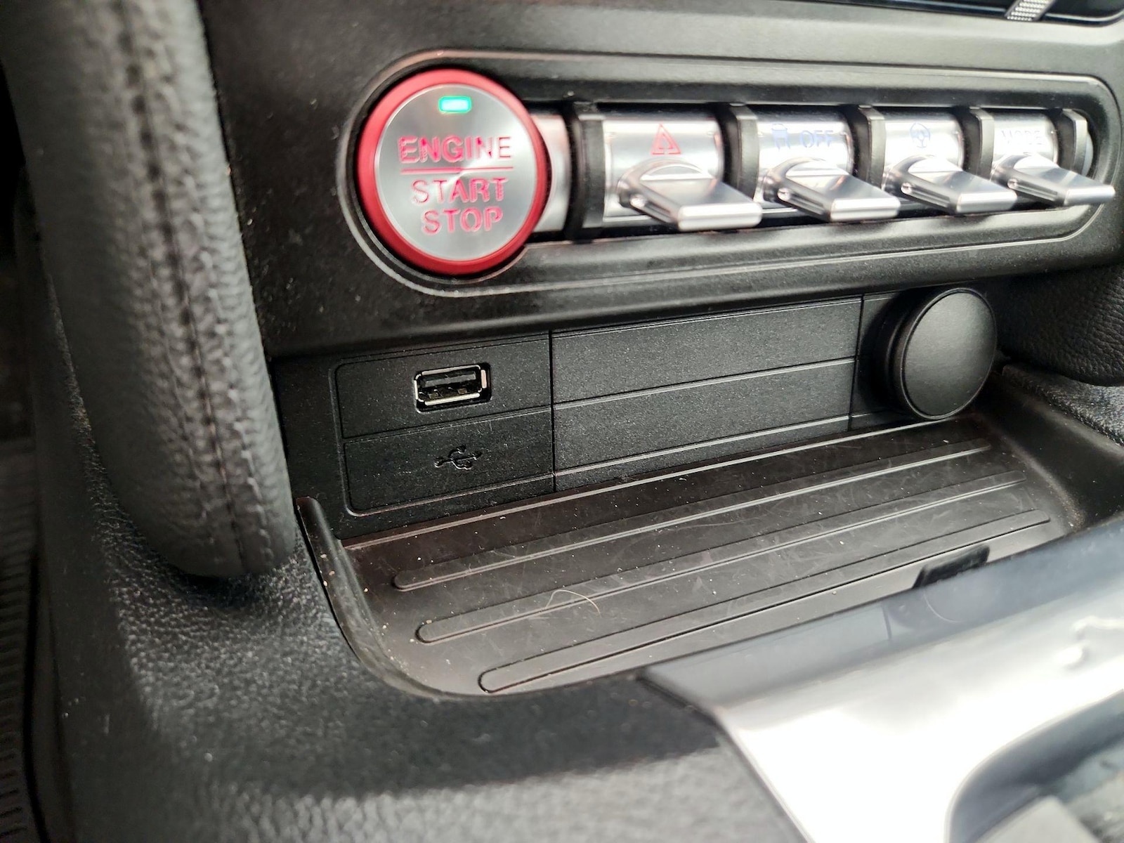 2021 Ford Mustang EcoBoost - Photo 19