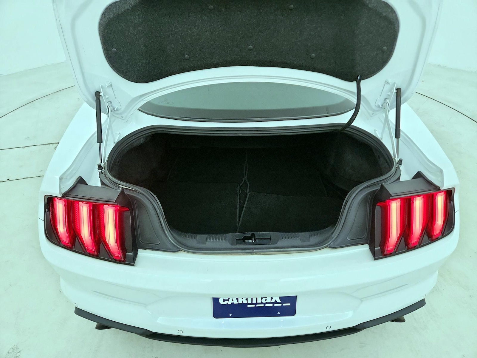2021 Ford Mustang EcoBoost - Photo 20